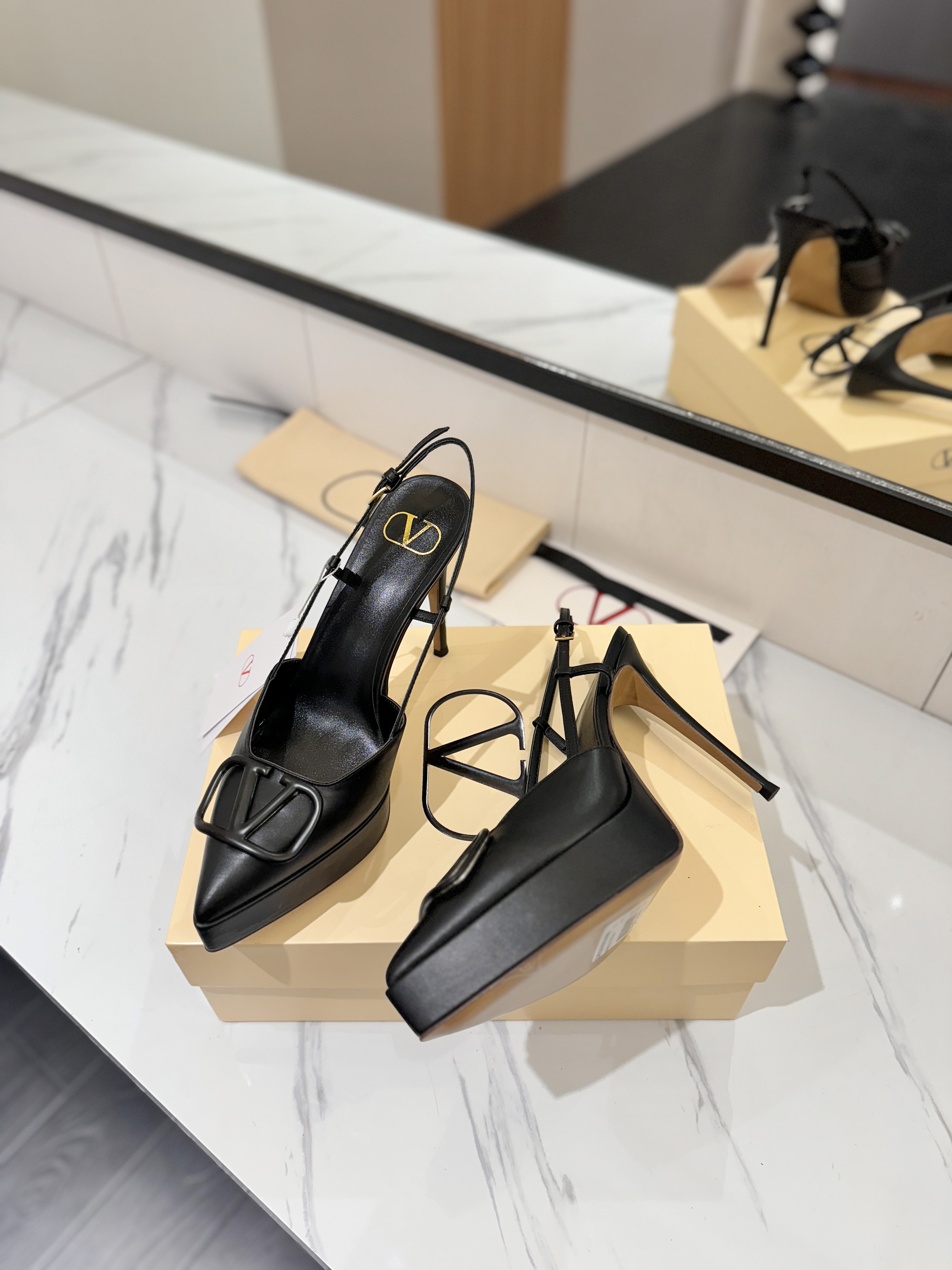 발렌티노 신발 134633 Valentino Shoes 썸네일 이미지