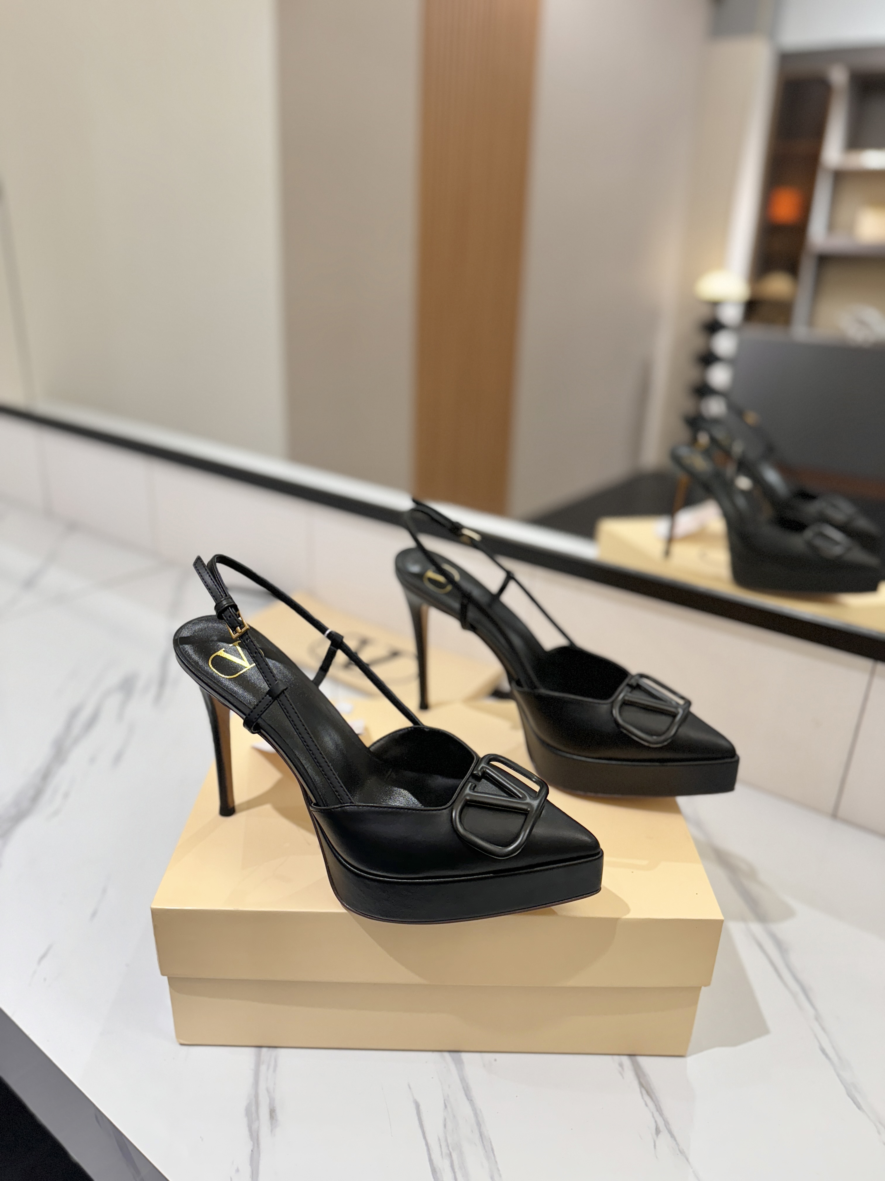발렌티노 신발 134633 Valentino Shoes 썸네일 이미지