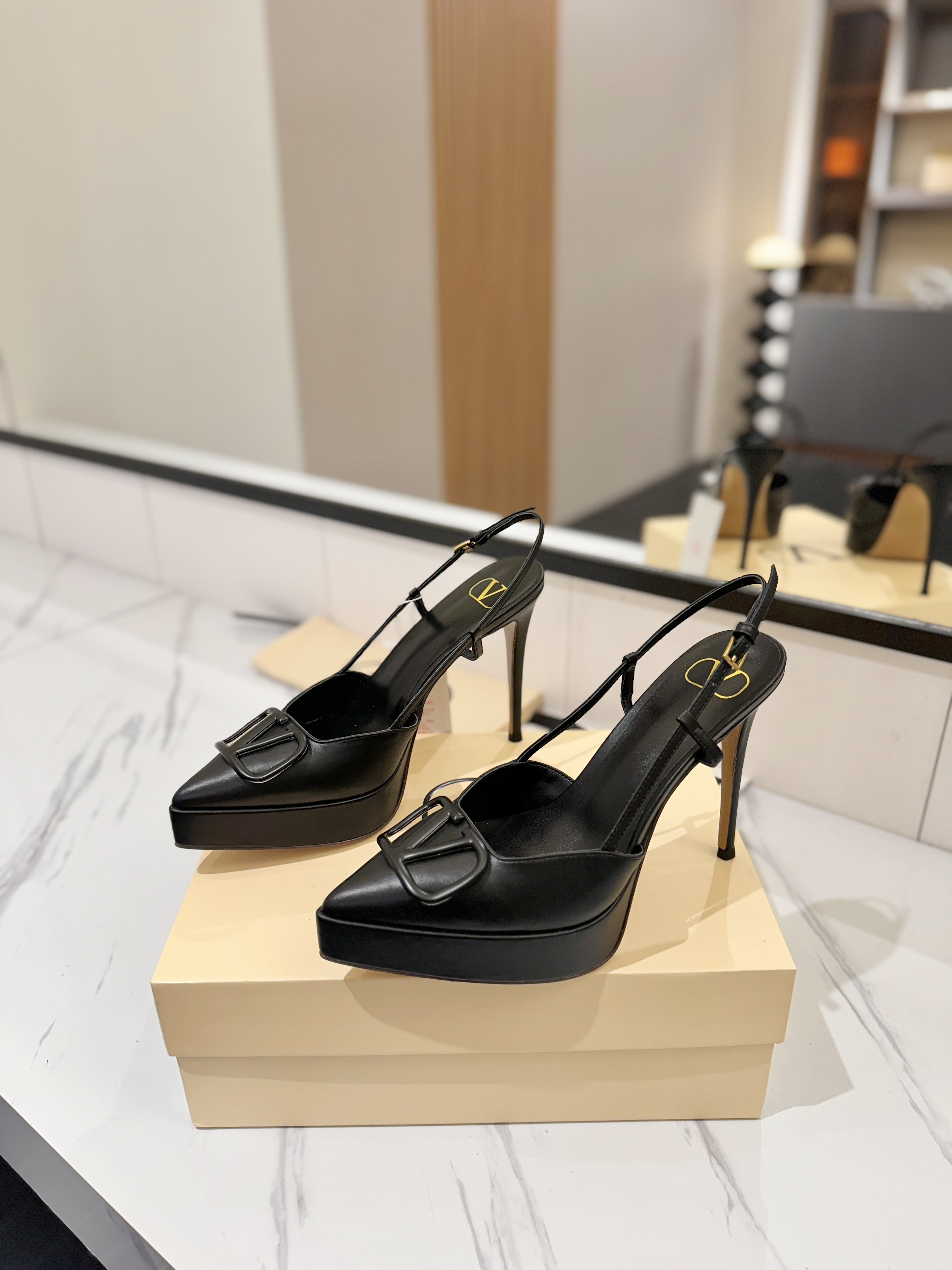 발렌티노 신발 134633 Valentino Shoes 썸네일 이미지