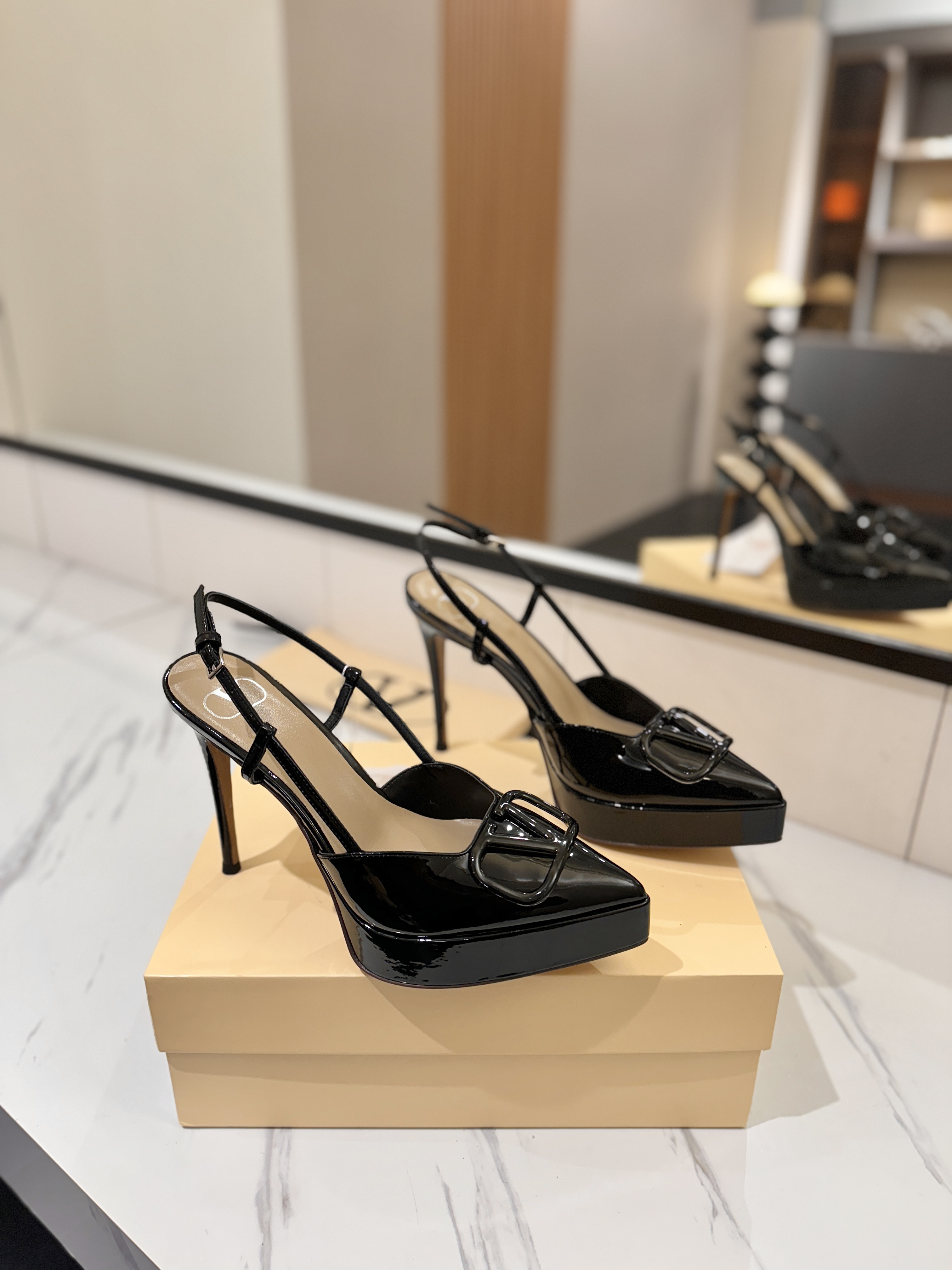 발렌티노 신발 134631 Valentino Shoes 썸네일 이미지