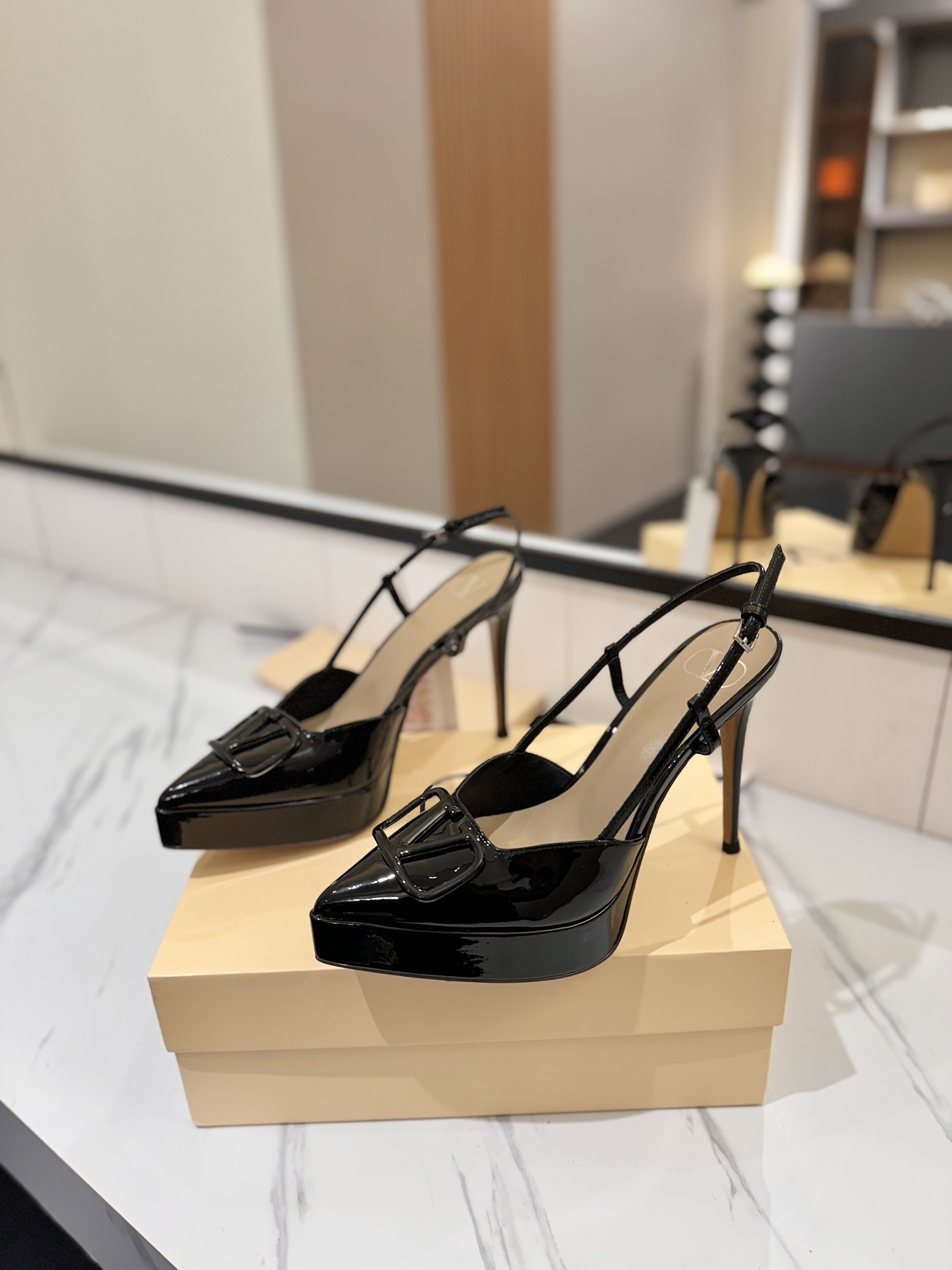 발렌티노 신발 134631 Valentino Shoes 썸네일 이미지
