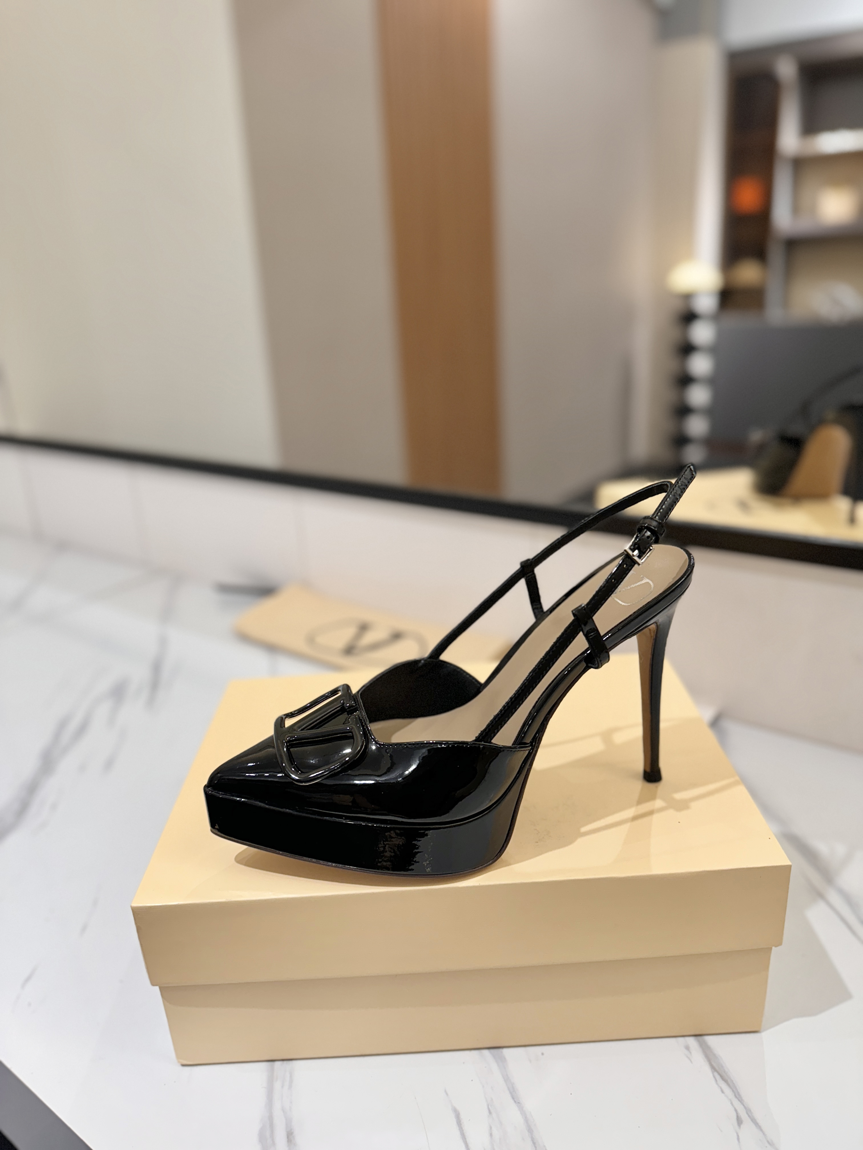 발렌티노 신발 134631 Valentino Shoes 썸네일 이미지