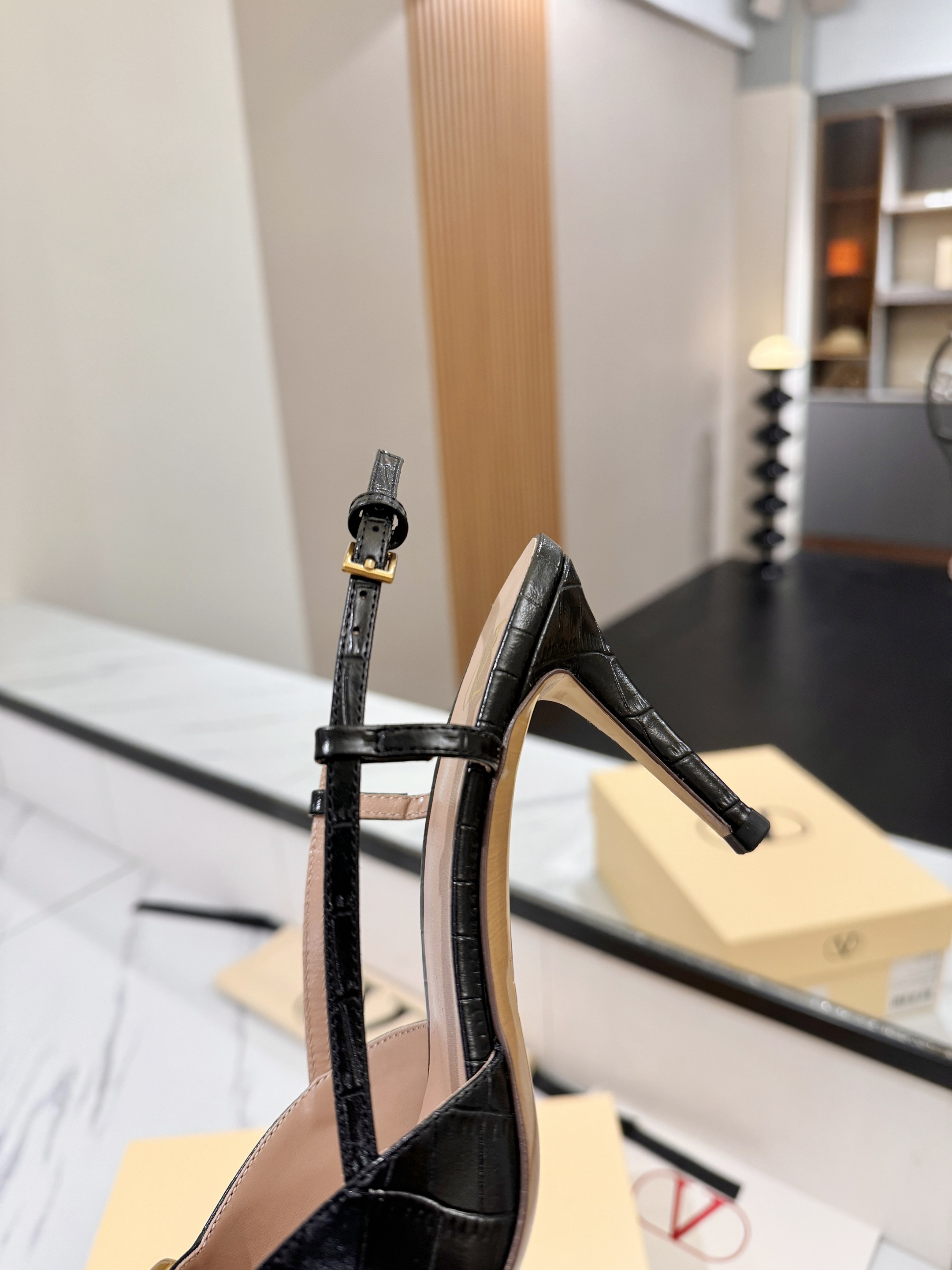 발렌티노 신발 134641 Valentino Shoes 썸네일 이미지