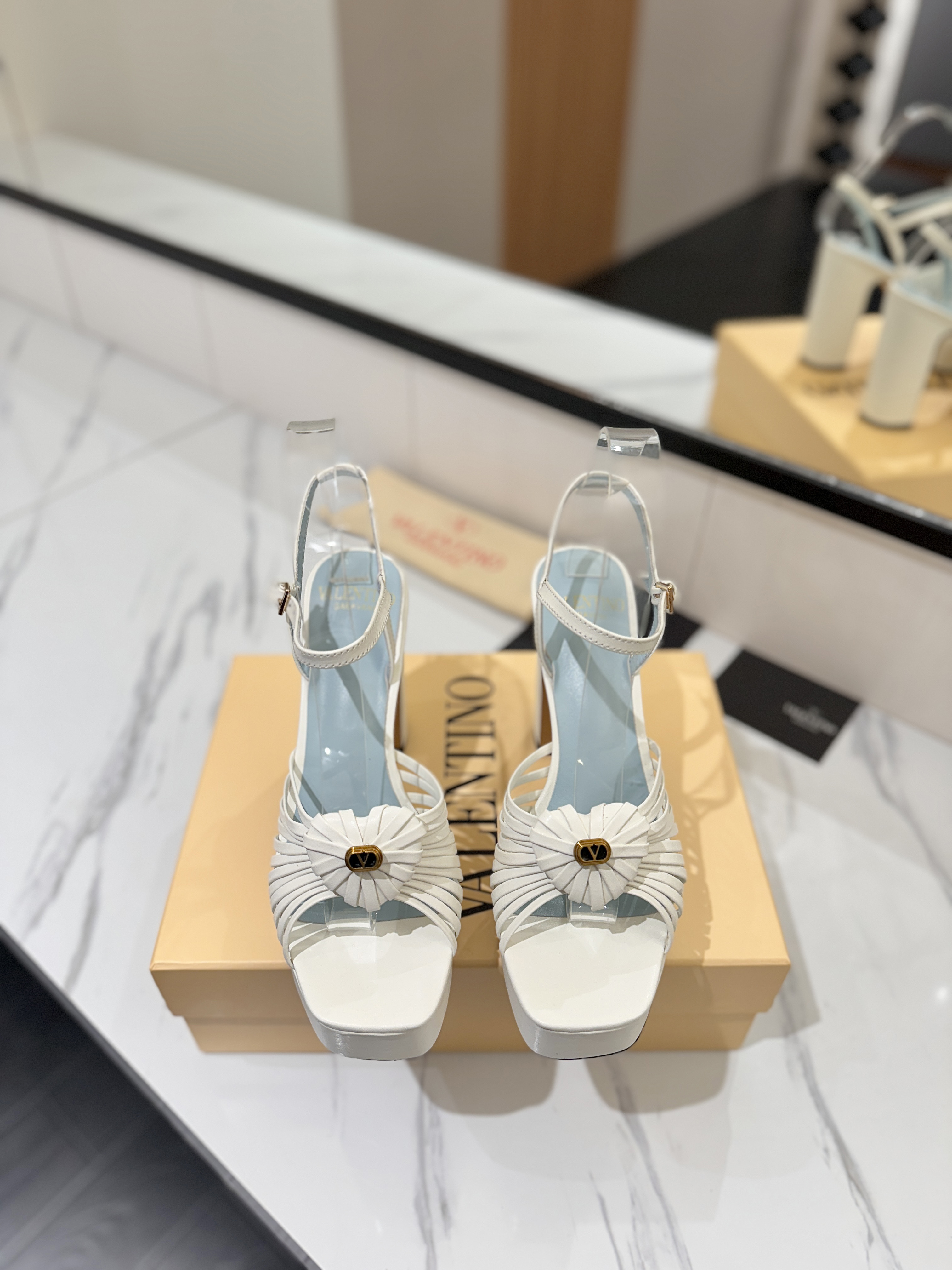 발렌티노 신발 134649 Valentino Shoes 썸네일 이미지