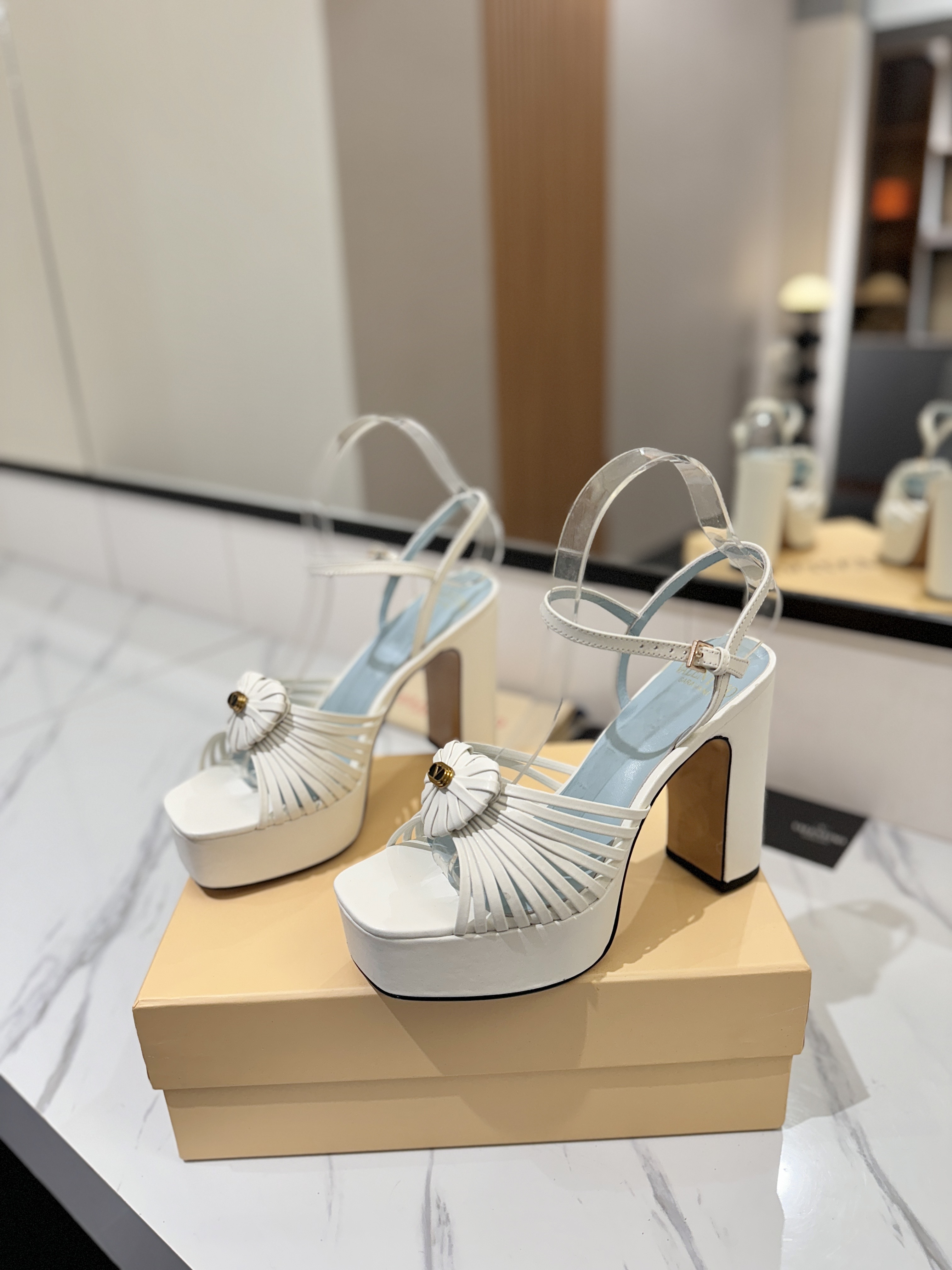발렌티노 신발 134649 Valentino Shoes 썸네일 이미지