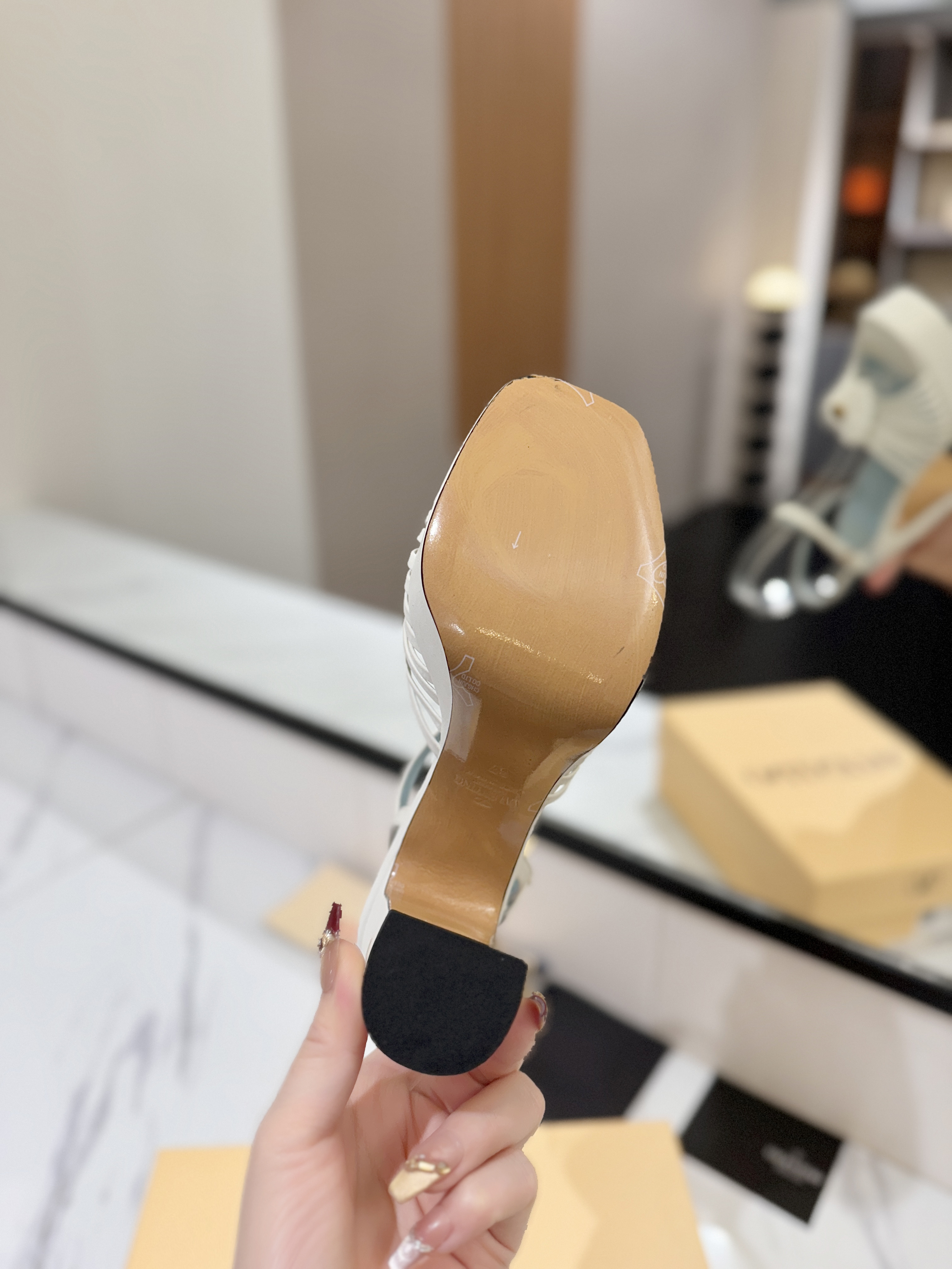 발렌티노 신발 134649 Valentino Shoes 썸네일 이미지