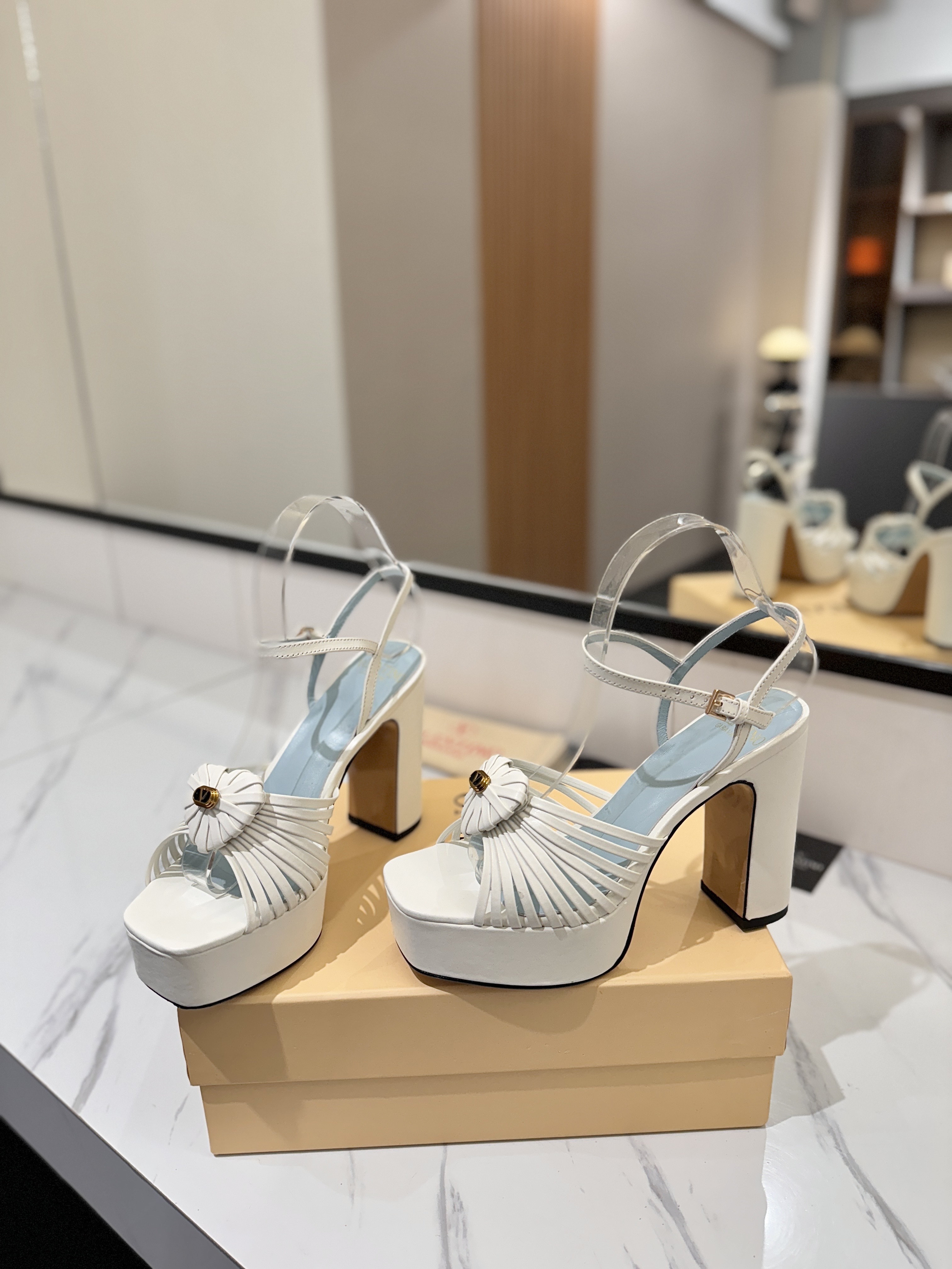 발렌티노 신발 134649 Valentino Shoes 썸네일 이미지