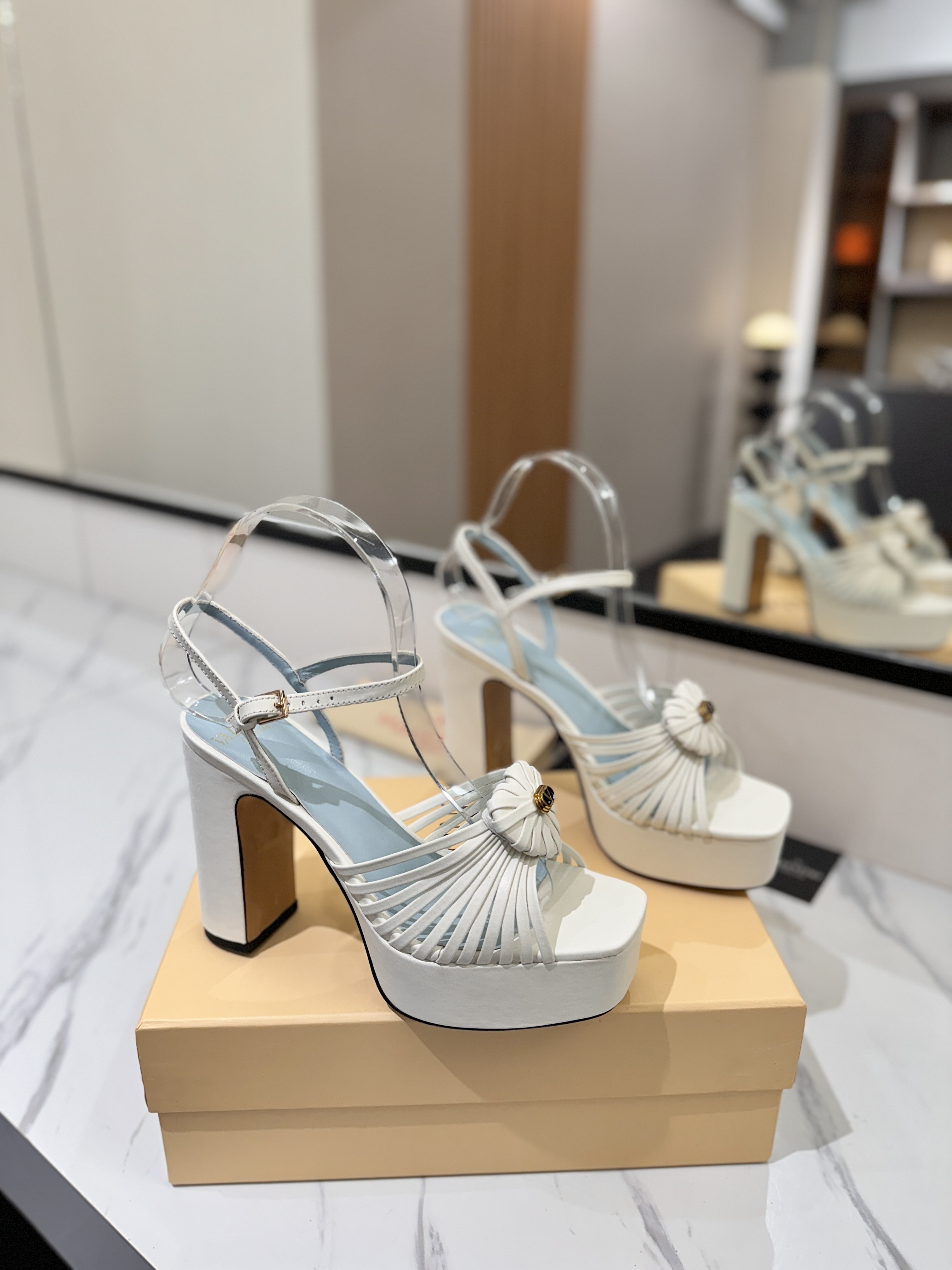 발렌티노 신발 134649 Valentino Shoes 썸네일 이미지