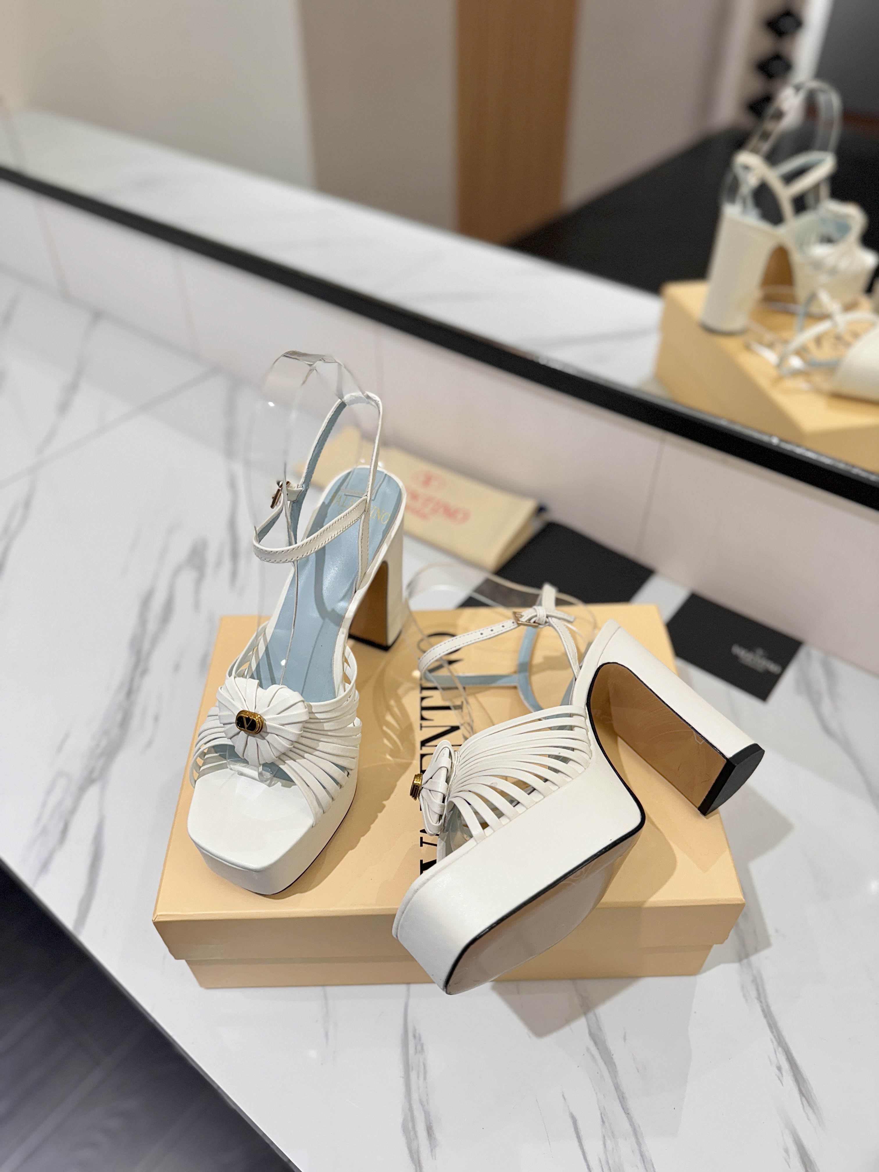발렌티노 신발 134649 Valentino Shoes 썸네일 이미지