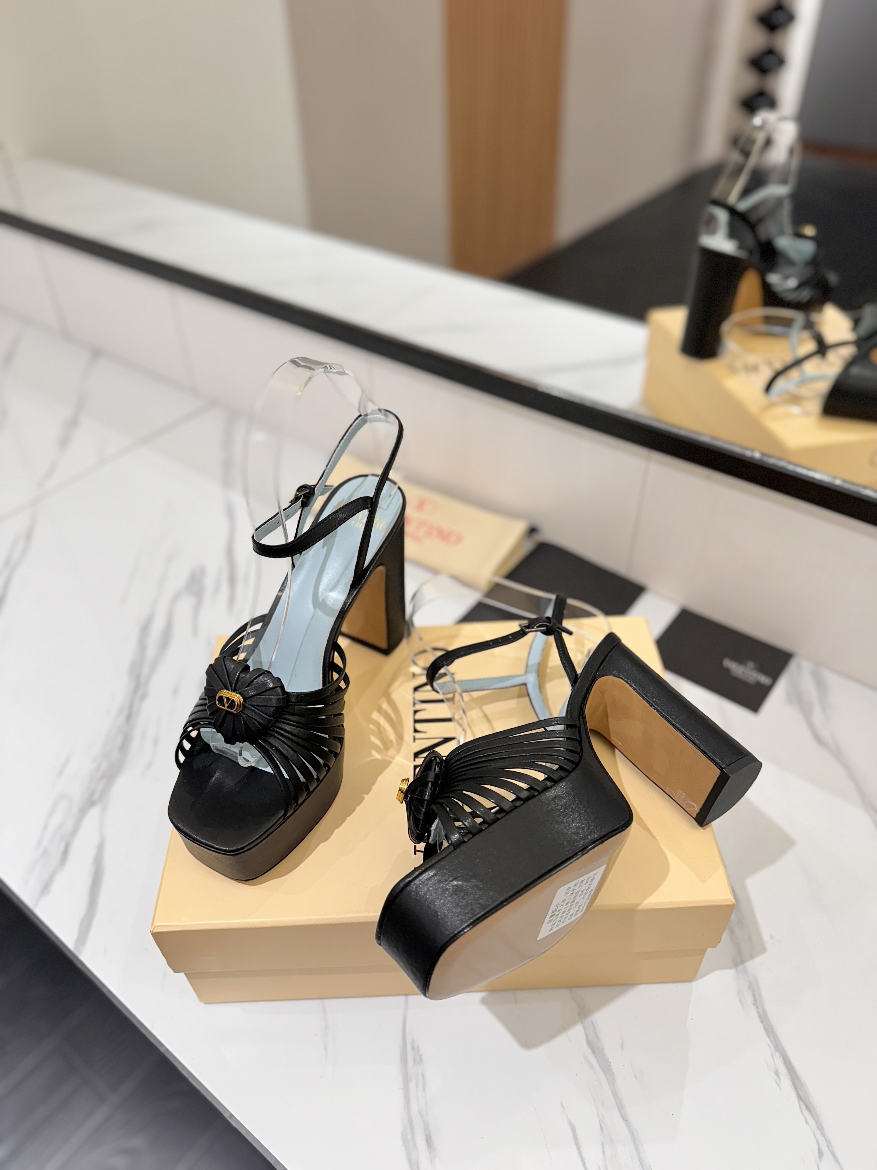 발렌티노 신발 134647 Valentino Shoes 썸네일 이미지
