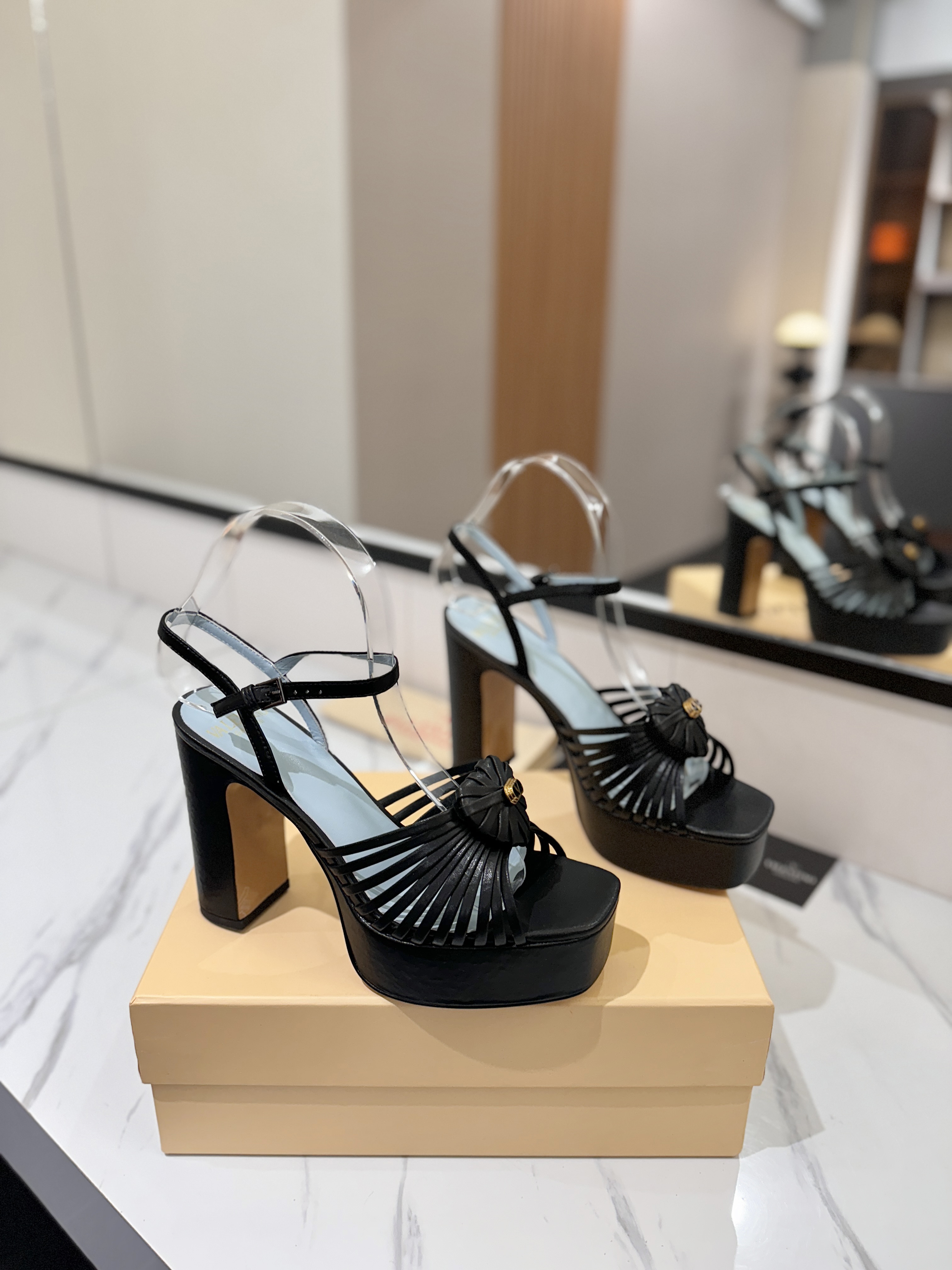 발렌티노 신발 134647 Valentino Shoes 썸네일 이미지