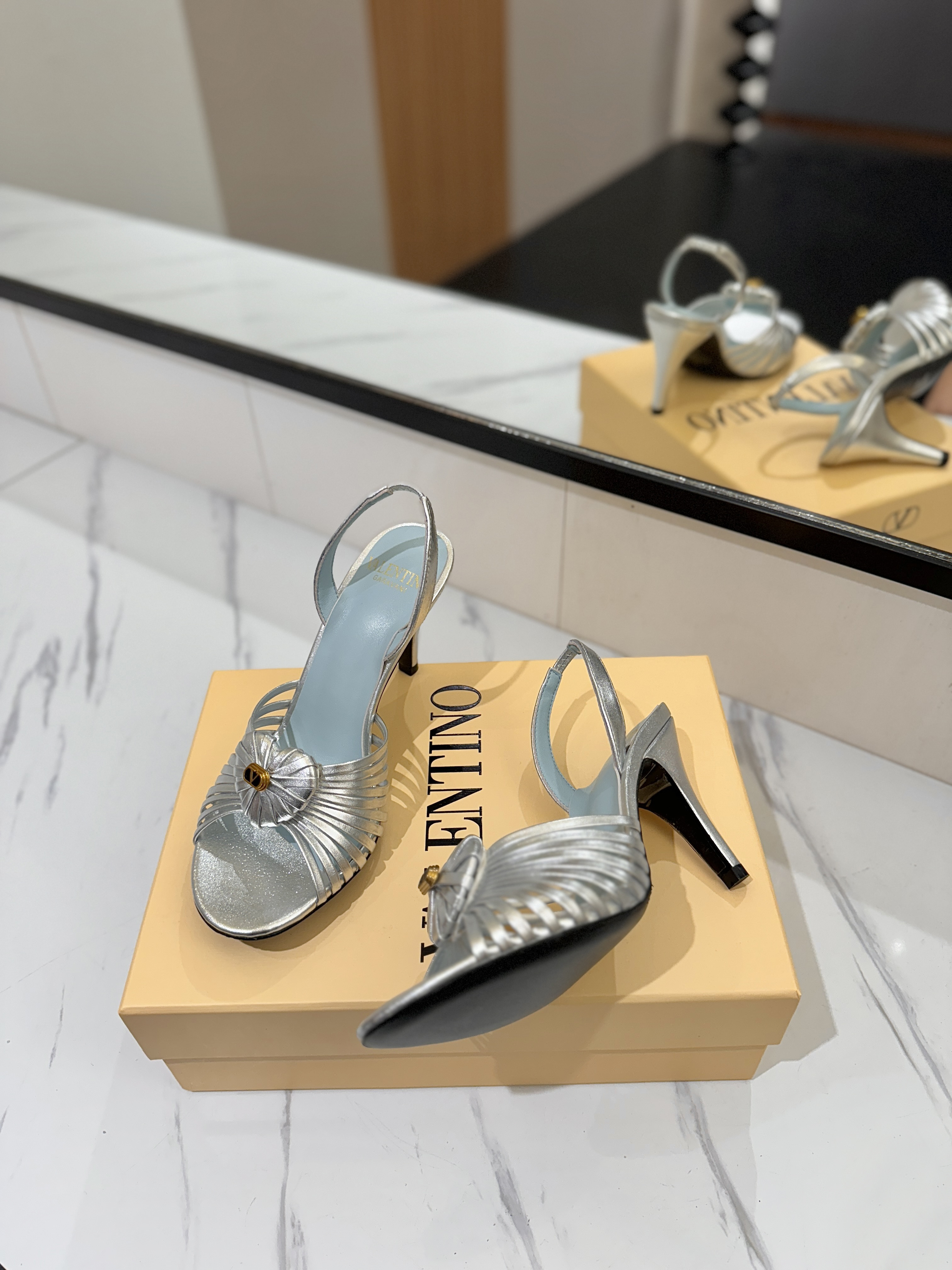 발렌티노 신발 134652 Valentino Shoes 썸네일 이미지