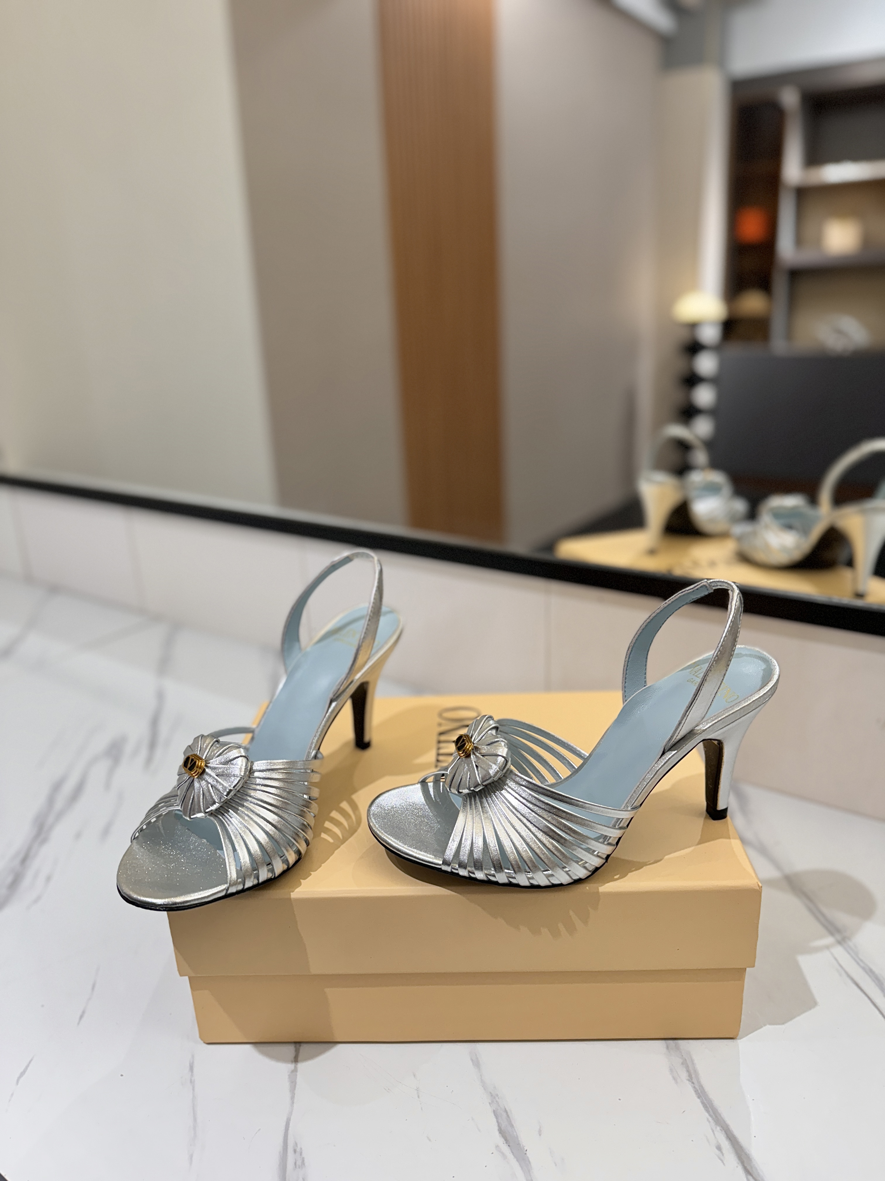 발렌티노 신발 134652 Valentino Shoes 썸네일 이미지