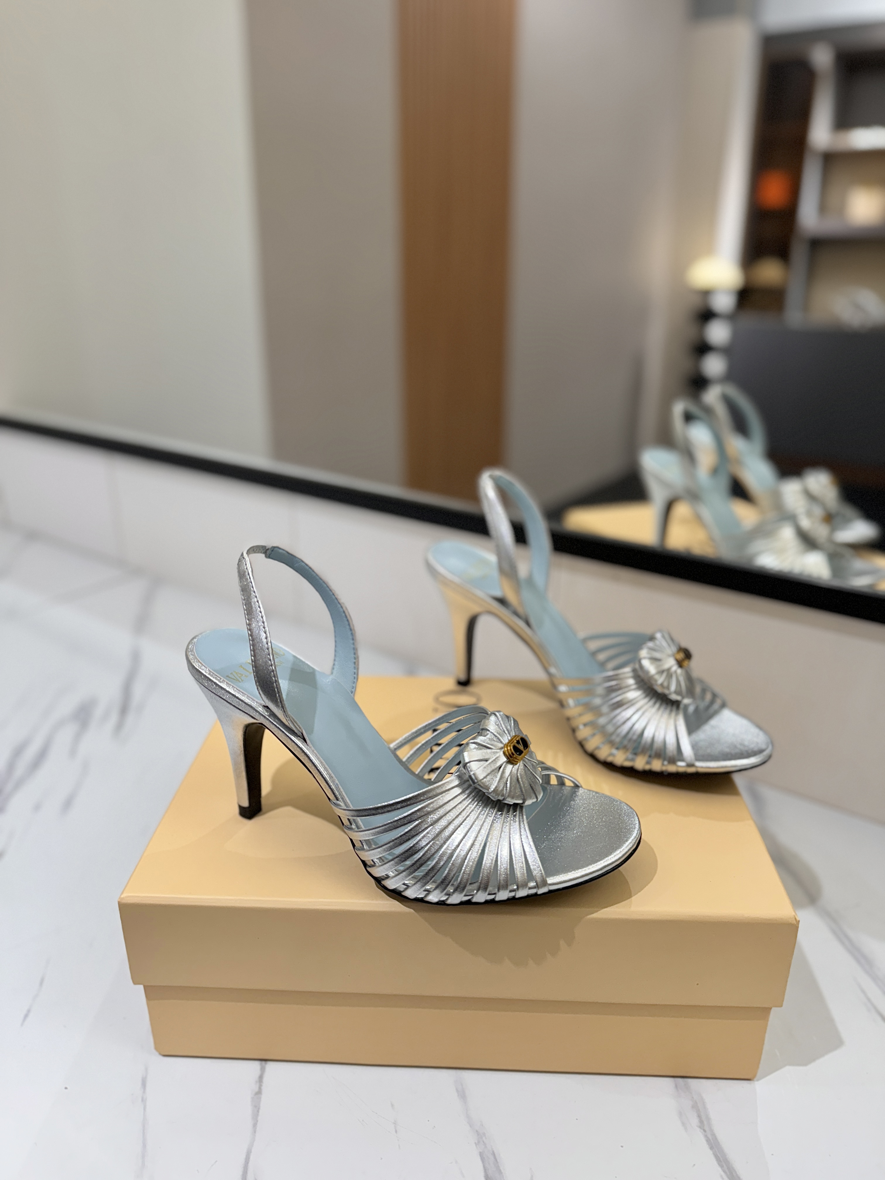 발렌티노 신발 134652 Valentino Shoes 썸네일 이미지