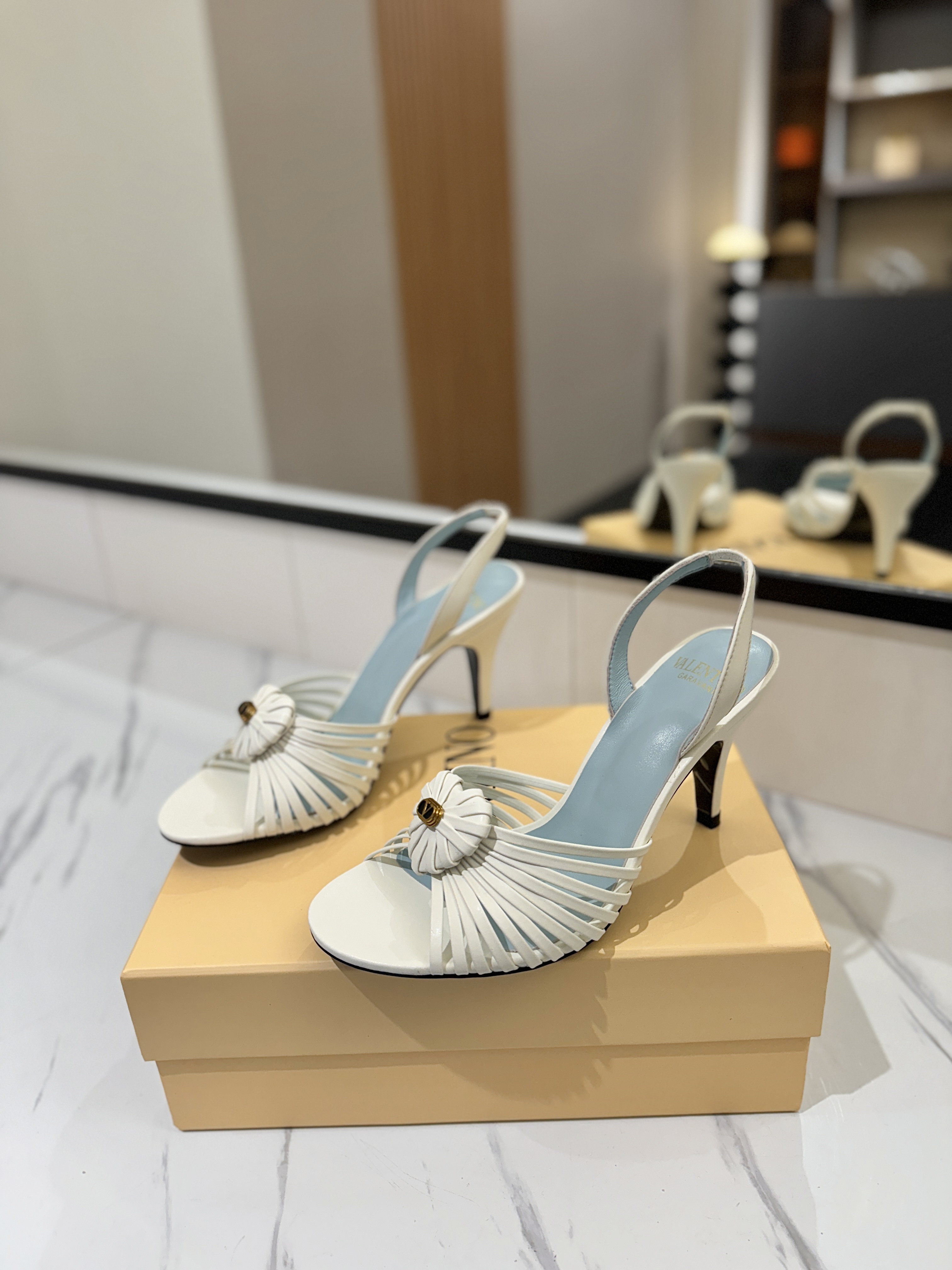 발렌티노 신발 134651 Valentino Shoes 썸네일 이미지