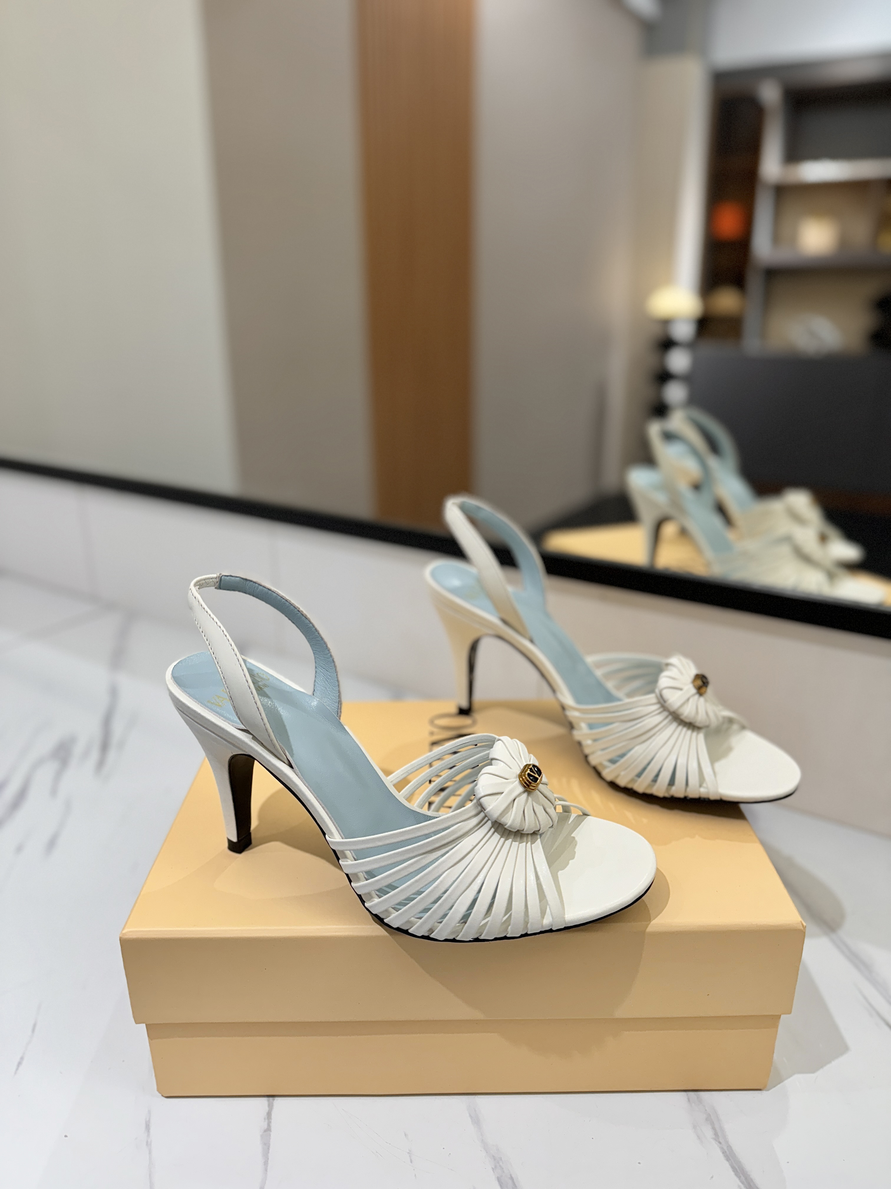 발렌티노 신발 134651 Valentino Shoes 썸네일 이미지