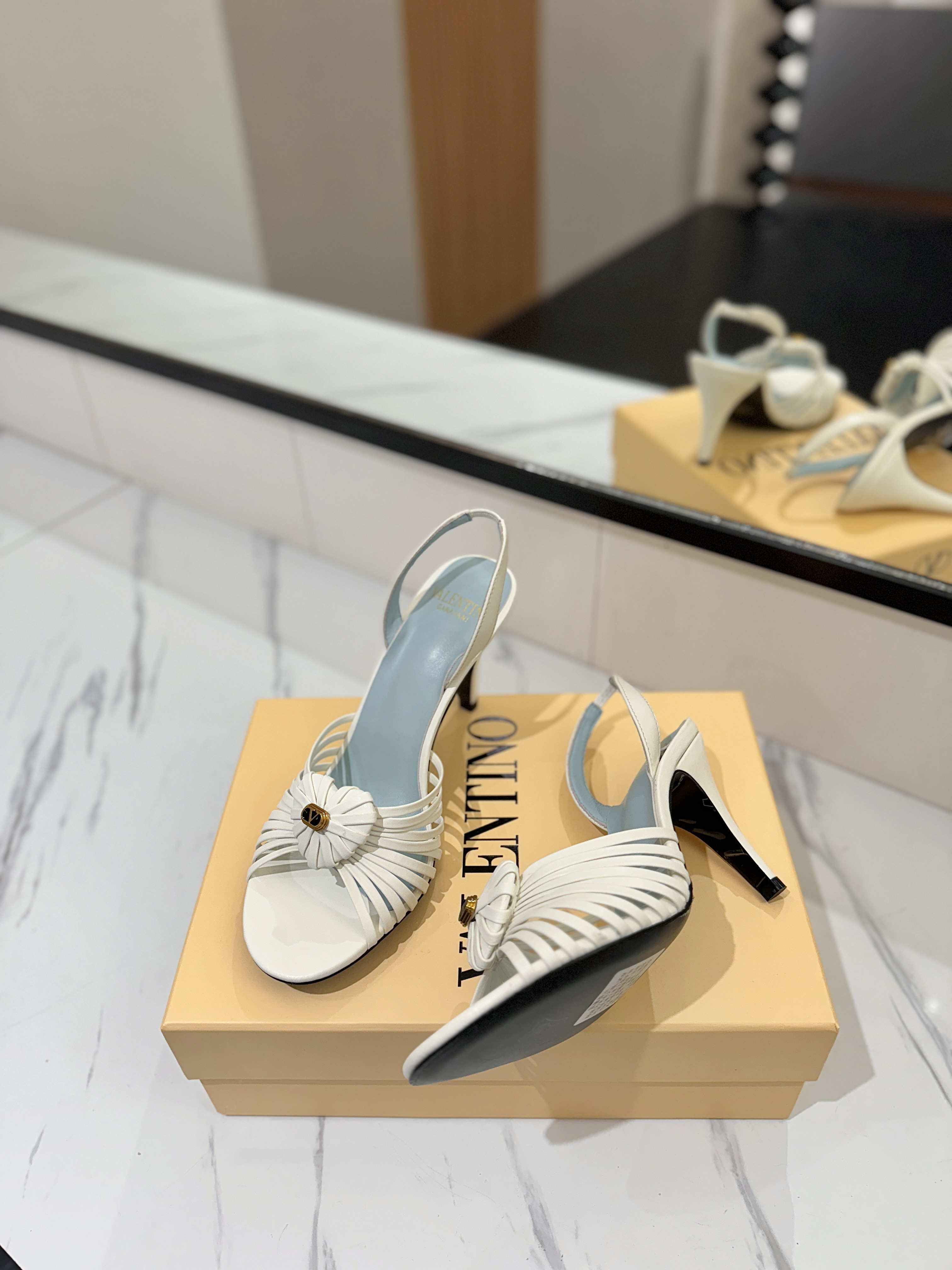 발렌티노 신발 134651 Valentino Shoes 썸네일 이미지