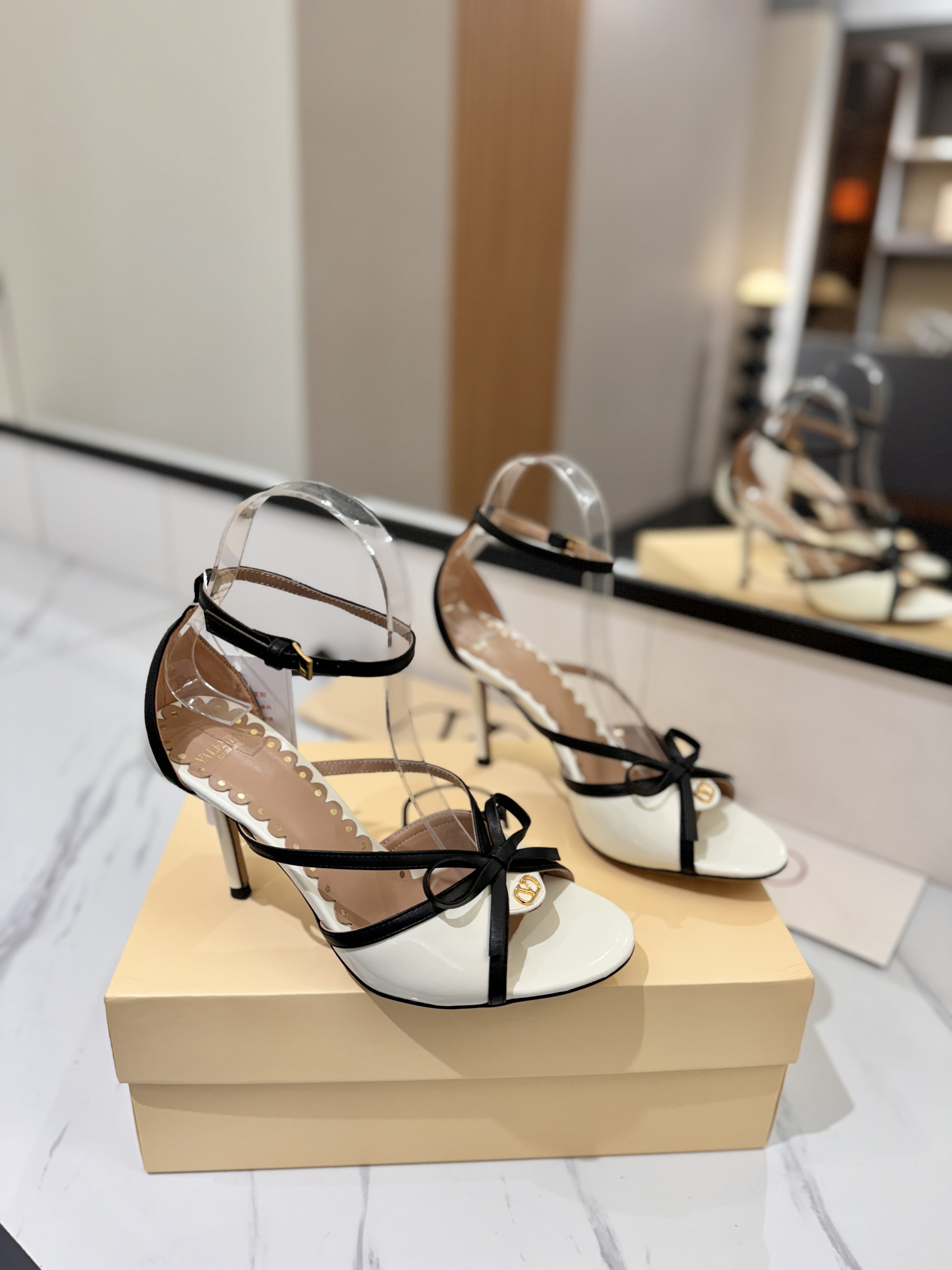 발렌티노 신발 134657 Valentino Shoes 썸네일 이미지