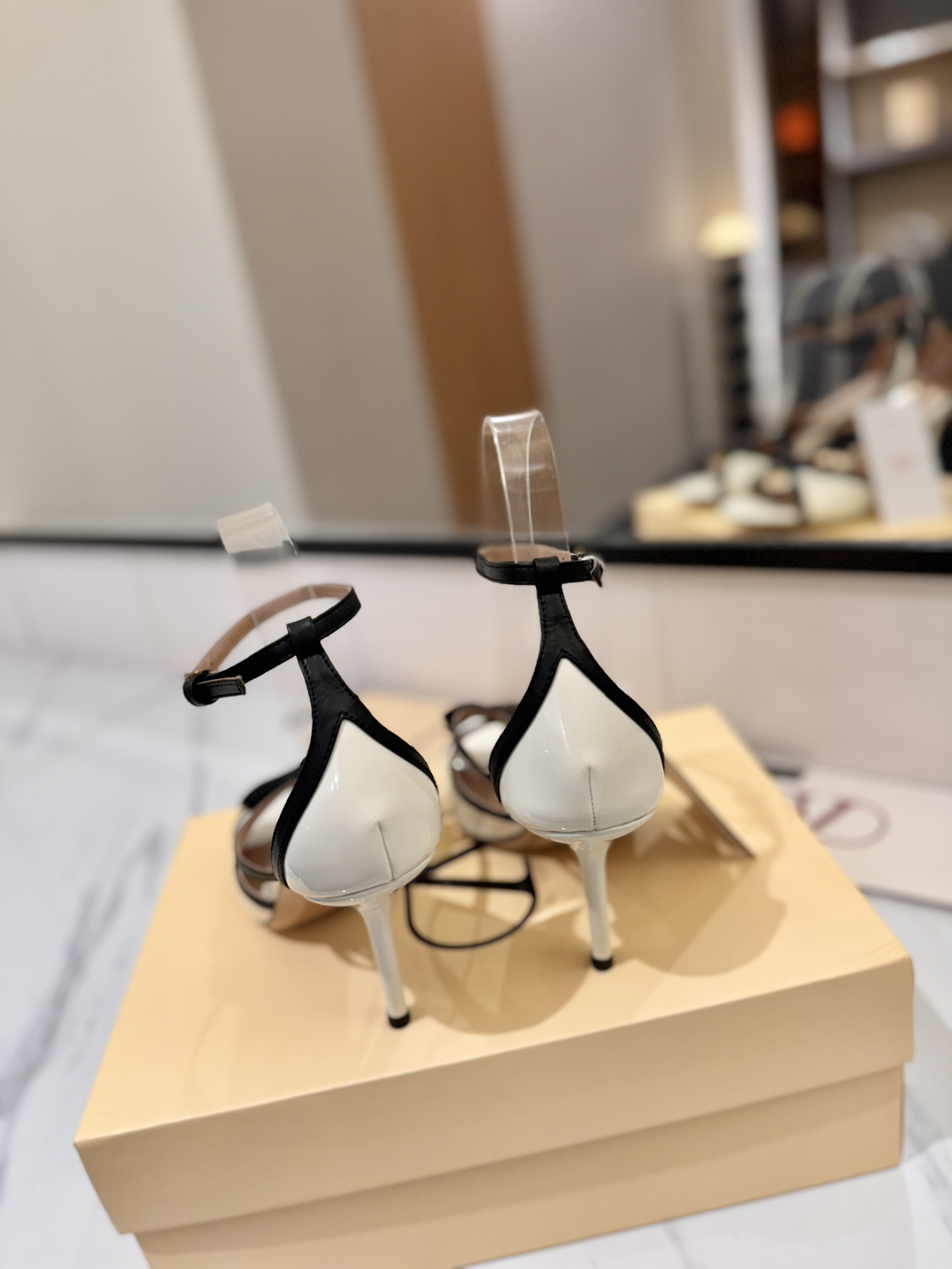 발렌티노 신발 134657 Valentino Shoes 썸네일 이미지