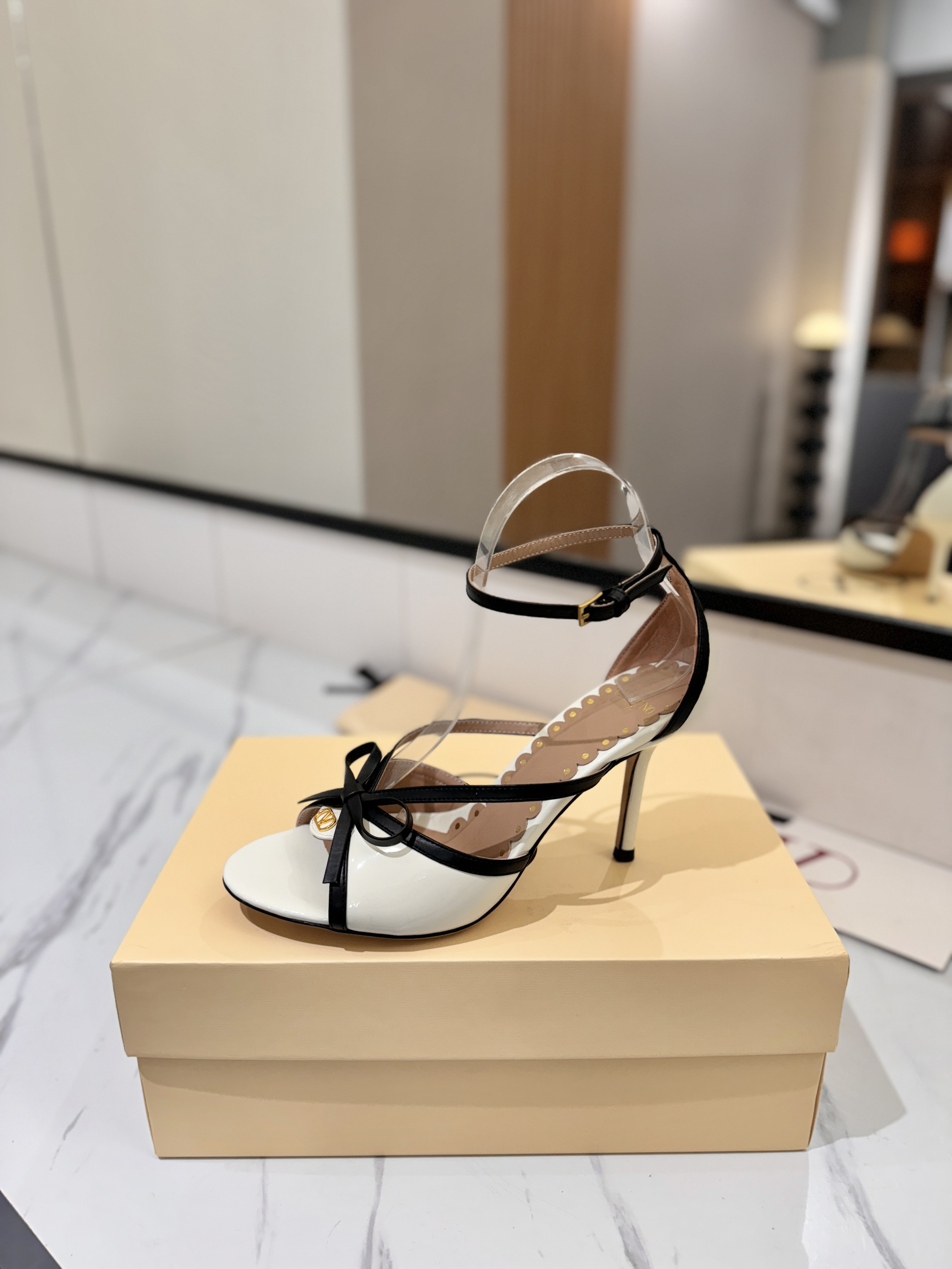 발렌티노 신발 134657 Valentino Shoes 썸네일 이미지