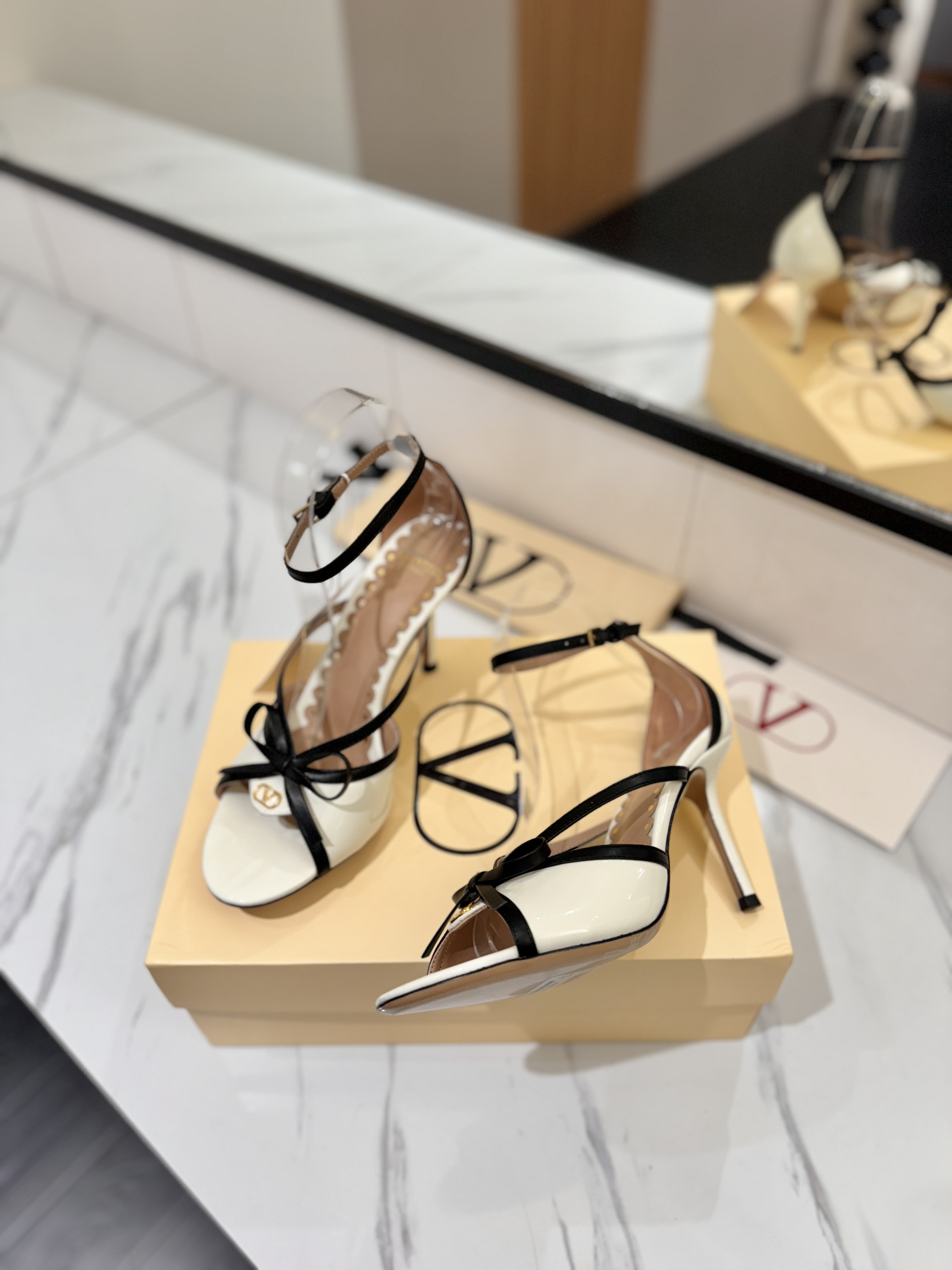 발렌티노 신발 134657 Valentino Shoes 썸네일 이미지