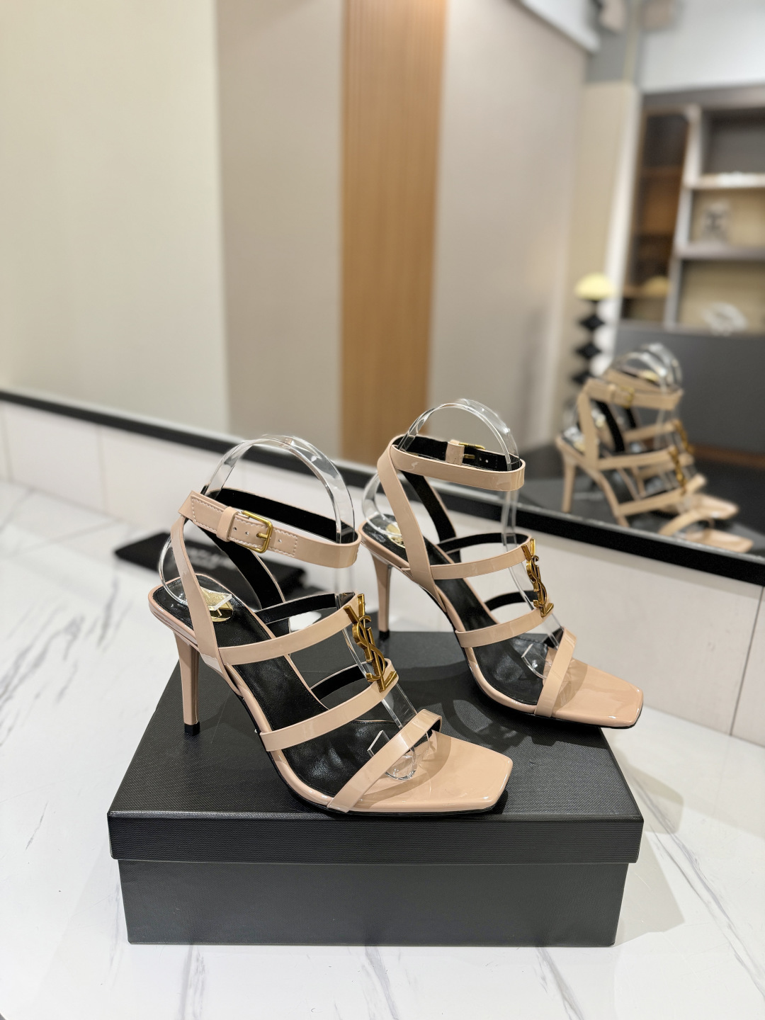 NO:722567,[Yvette Saint Laurent] YSL letter buckle square toe high-heeled sandals. Sheepskin lining/foot-fitting, piano paint, Italian leather outsole. size 35-39 (40 41 42 can be customized and non-returnable), high-heeled sandals, saint laurent, saint laurent, saint laurent, sandals, high heels, sheepskin, Leather soles19860909【Yvette Saint Laurent 圣罗兰】YSL字母扣方头高跟凉鞋.羊皮内里/贴脚,钢琴烤漆,意大利真皮大底.size 35-39（40 41 42可定做不退换）,高跟鞋凉鞋,saint laurent,saint laurent,saint laurent,sandals,high heels,sheepskin,Leather soles,Women's Shoes