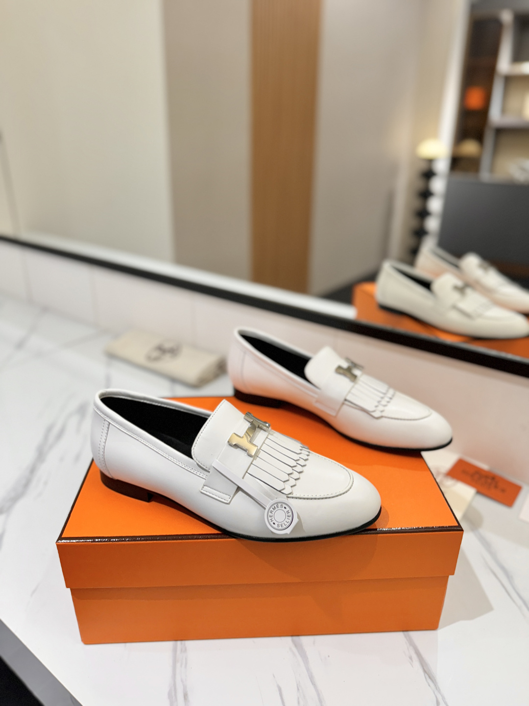 NO:759823,Hermes Hermès women's loafers, the H family's most classic, timeless, high quality, pursuit of perfect workmanship, details, comfortable slippers, easy to control, material, cowhide, lining, mixed sheepskin, material, foot pads, mixed sheepskin, material, outsole, injection molded genuine leather outsole, size 35-40 (34.41.42.43 customized size), loafers, hermes, hermes, loafers, slippers, cowhide, sheepskin, Leather soles19860909Hermes爱马仕女士乐福鞋H家最经典永不过时高品质追求完美做工细节上脚舒适度拖鞋轻松驾驭 材质面料牛皮 材质内里混种羊皮 材质垫脚混种羊皮 材质大底注塑真皮大底 码数35-40（34.41.42.43定做码数）,乐福鞋,hermes,hermes,loafers,slippers,cowhide,sheepskin,Leather soles,Women's Shoes