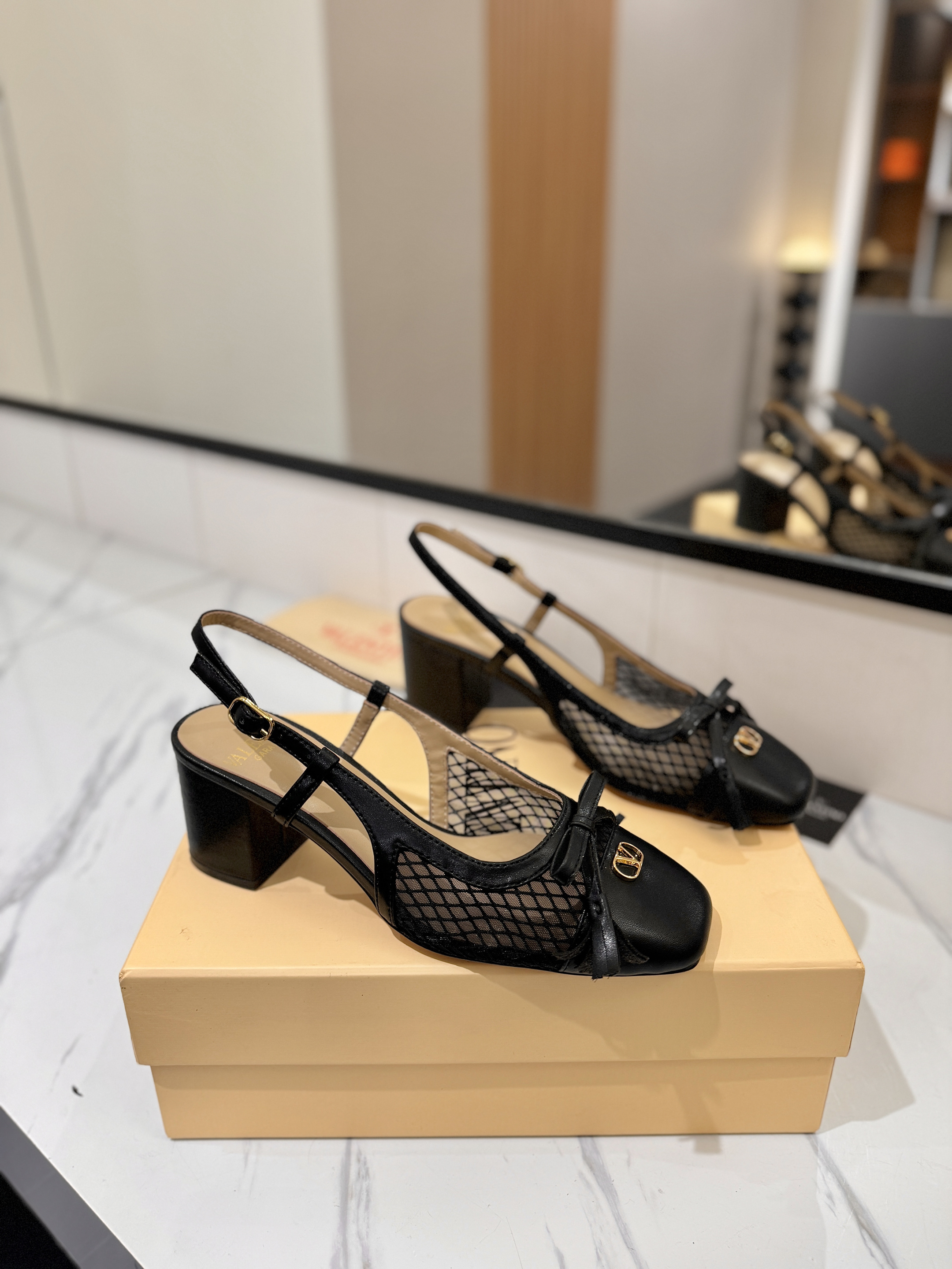 발렌티노 신발 134666 Valentino Shoes 썸네일 이미지