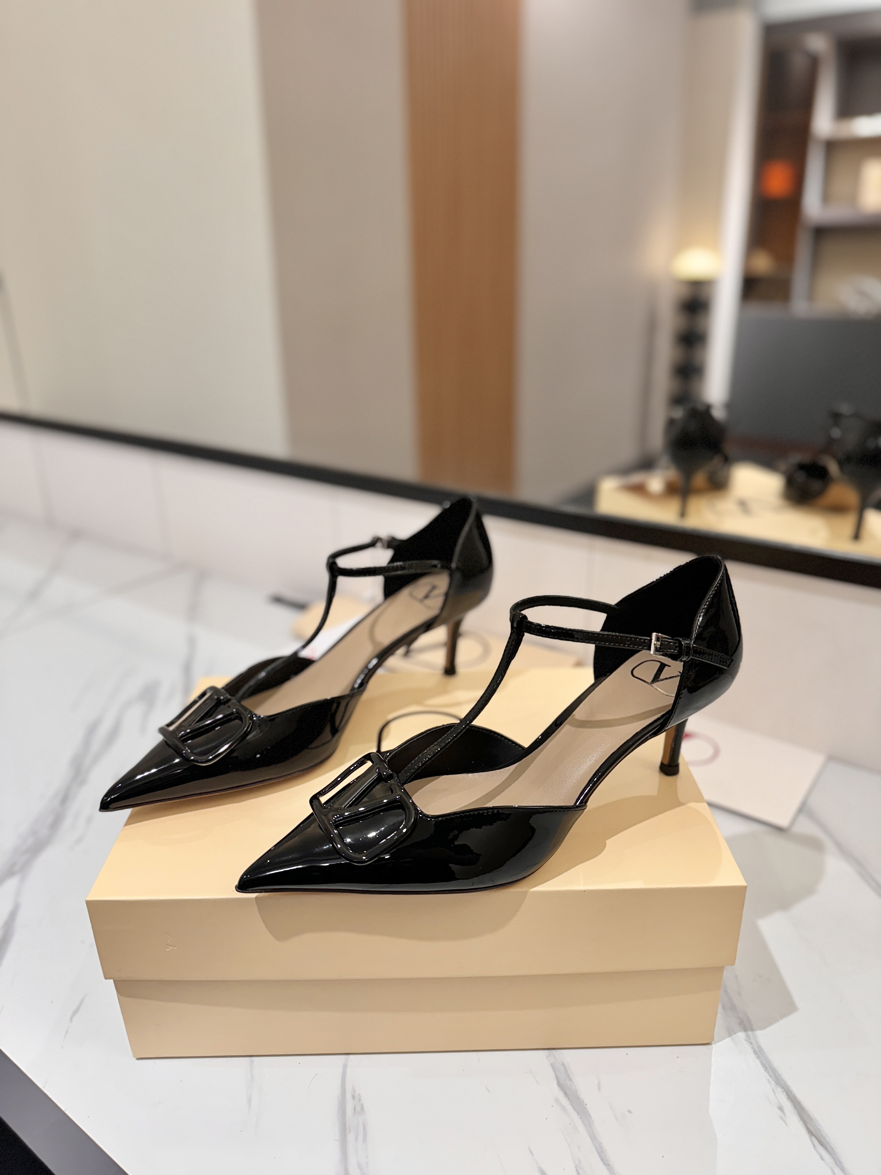 발렌티노 신발 134670 Valentino Shoes 썸네일 이미지