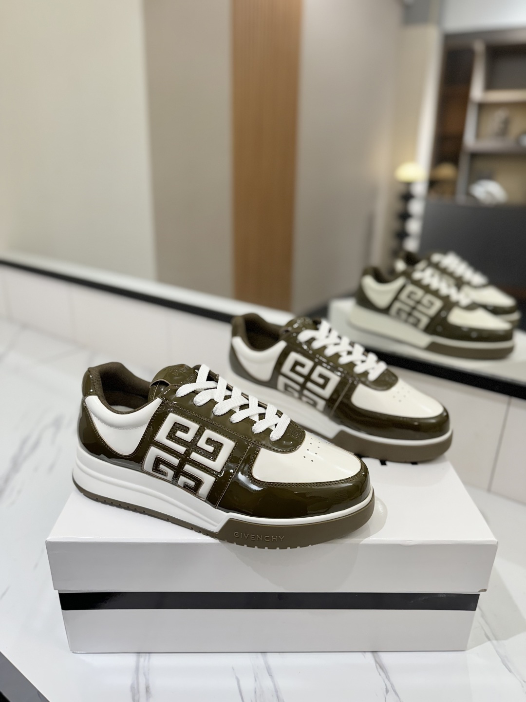 NO:786354,The highest version (men's color) GIVENCHY G4 sneakers/white shoes, versatile casual shoes for all seasons are here!  !  I was surprised by the fit of the foot when I tried it on. The insole type fits perfectly on the sole of the foot, so you won’t feel tired after walking for a day. A pair of sports shoes with both good looks and comfort. Calfskin upper, mesh lining and foot pads. Outsole, TPU size, men’s 39-46 (45/46), customized, casual shoes/sports shoes, givenchy, givenchy, sneakers, cowhide19860909最高版本（男款色）GIVENCHY纪梵希G4运动鞋 /小白鞋四季百搭款休闲鞋来啦！！ 试穿脚感的贴合度惊讶到 鞋垫型完全很脚掌贴合 ,走一天的路都不累的那种 . 颜值和舒适度都有的一双运动鞋 鞋面小牛皮鞋面 内里网面内里 垫脚牛皮垫脚 大底TPU 码数男39-46（45/46）定制,休闲鞋/运动鞋,givenchy,givenchy,sneakers,cowhide,Women's Shoes