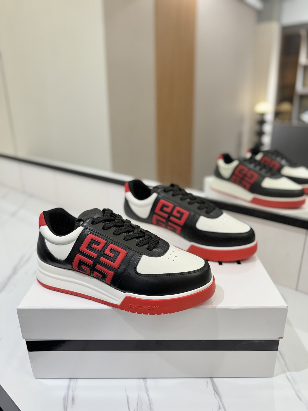 ¿Zapatos de mujer de Givenchy? GIVENCHY G4/