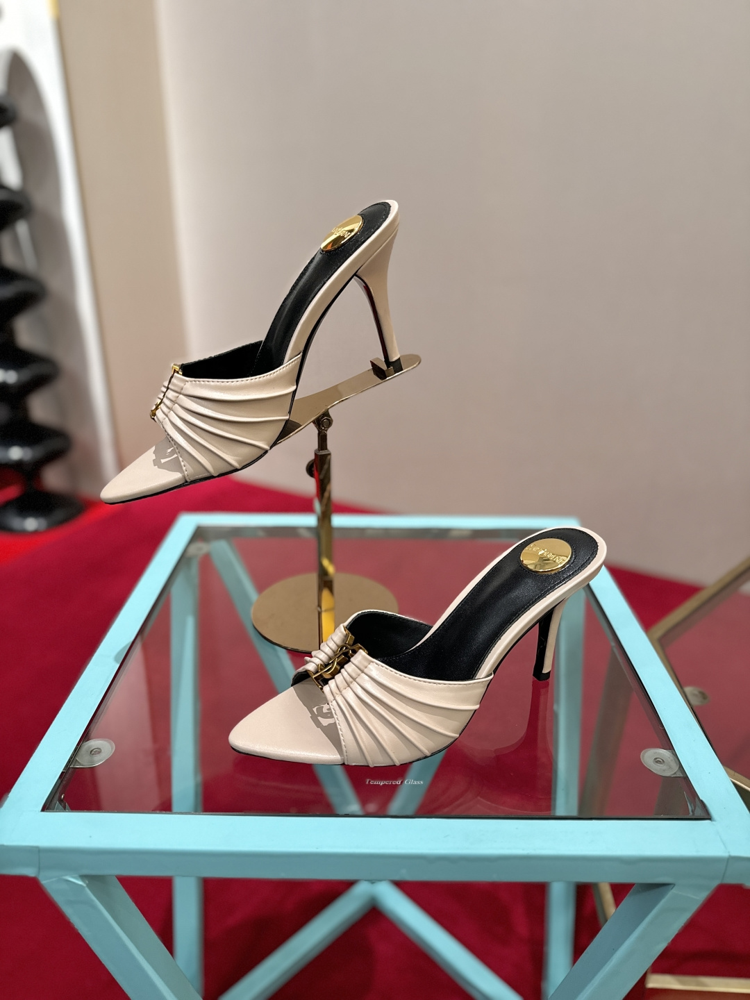NO:904457,SAINT LAURENT Babylone Pointed toe open toe gathered upper Mules Slippers Super versatile and easy to control Fabric sheepskin Lining sheepskin Padded sheepskin Heel height 10cm Size 34-39 (40.41.42 customized), high heels and slippers, saint laurent, saint laurent, high heels, slippers, sheepskin19860909SAINT LAURENT圣罗兰 Babylone 尖头露趾缩褶鞋面 穆勒鞋 一字拖鞋 超级百搭款轻松驾驭 面料羊皮 内里羊皮 垫脚羊皮 跟高10cm 码数34-39（40.41.42定做）,高跟鞋拖鞋,saint laurent,saint laurent,high heels,slippers,sheepskin,Women's Shoes