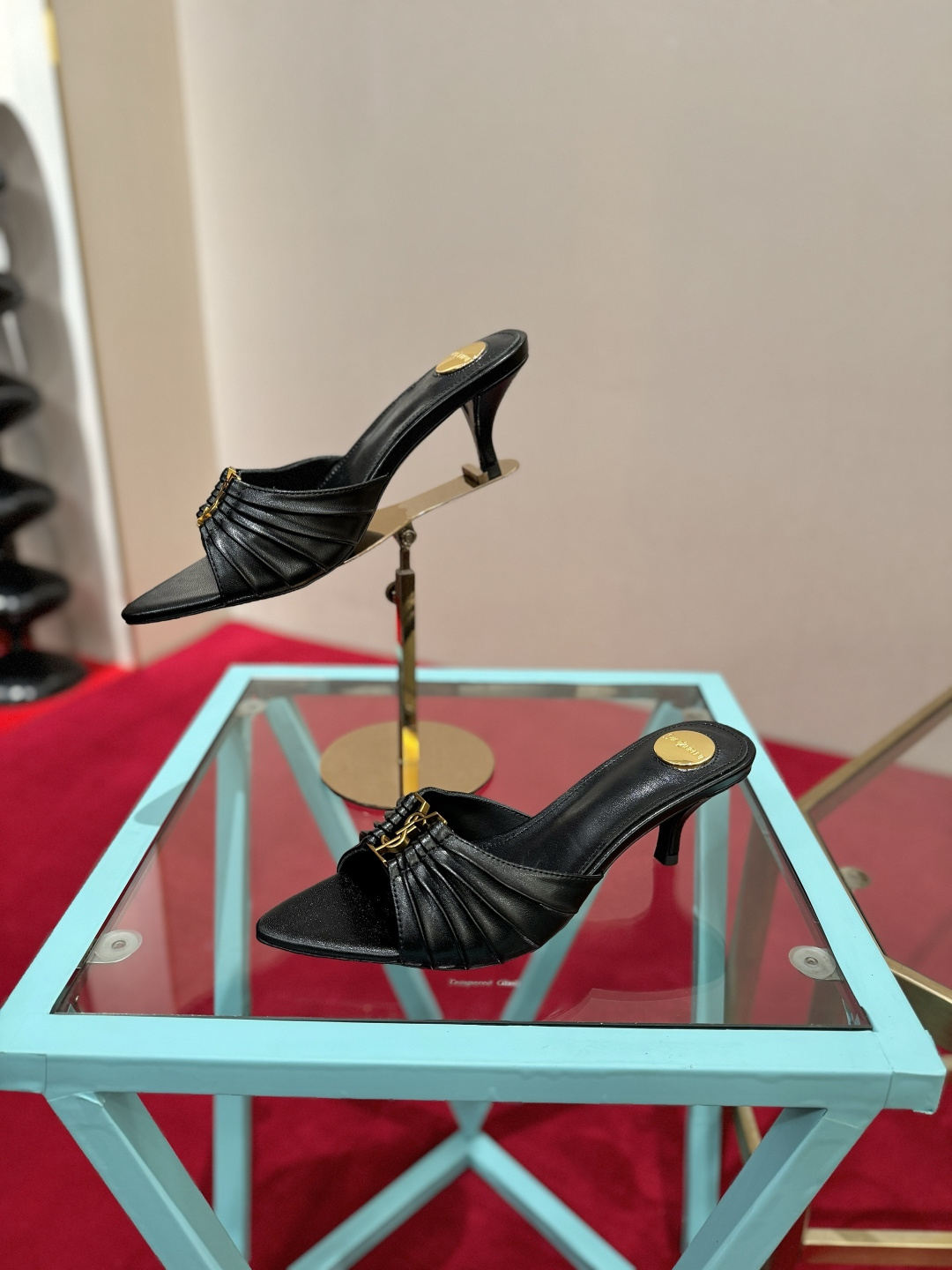 NO:904894,SAINT LAURENT Babylone pointed toe open toe gathered upper Mules slippers super versatile and easy to control fabric sheepskin lining sheepskin padding sheepskin heel height 6cm size 34-39 (customized 34.40.41.42), high heels slippers, saint laurent, saint laurent, high heels, slippers, sheepskin19860909SAINT LAURENT圣罗兰 Babylone 尖头露趾缩褶鞋面 穆勒鞋 一字拖鞋 超级百搭款轻松驾驭 面料羊皮 内里羊皮 垫脚羊皮 跟高6cm 码数34-39（34.40.41.42定做）,高跟鞋拖鞋,saint laurent,saint laurent,high heels,slippers,sheepskin,Women's Shoes