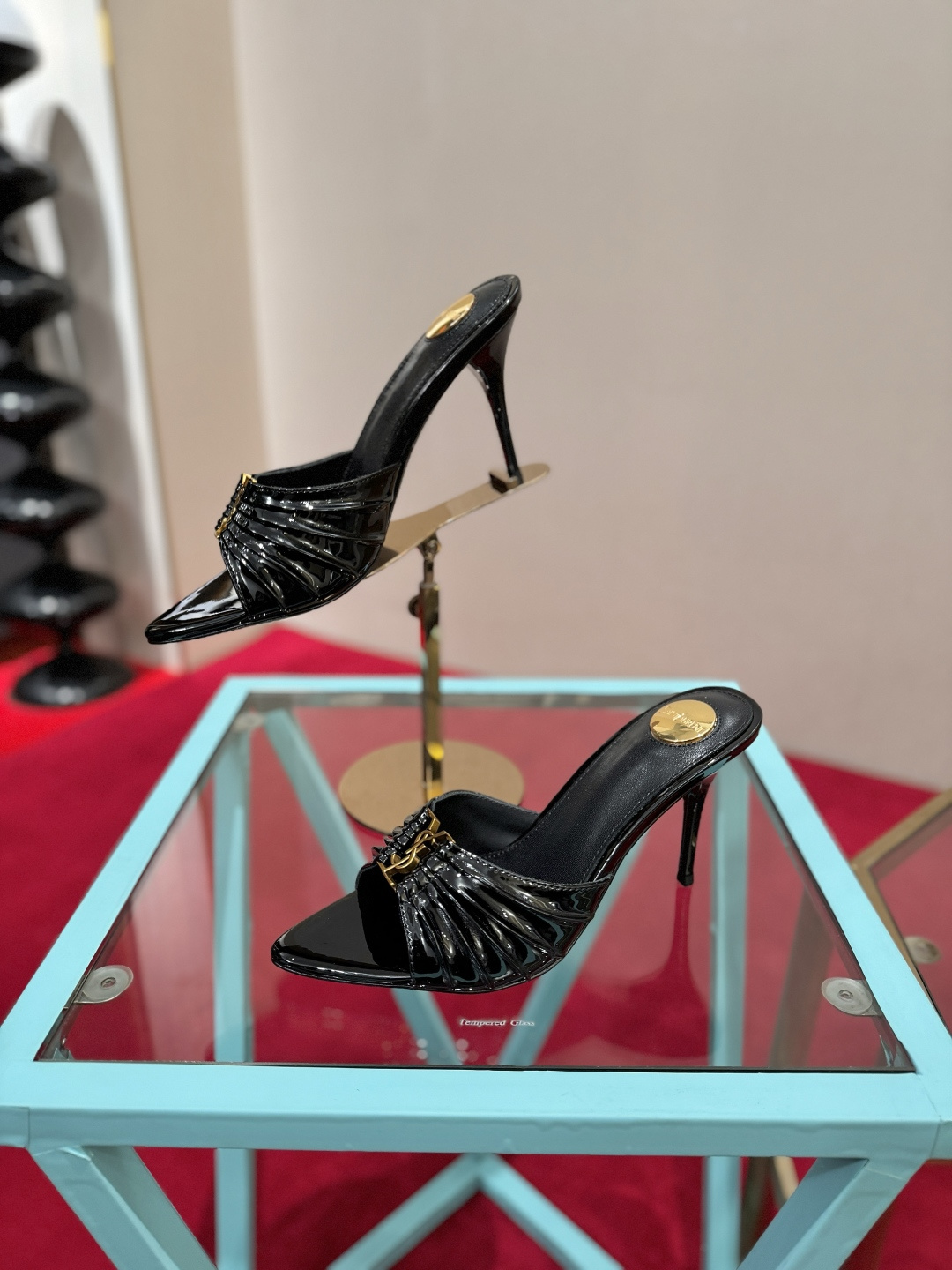 NO:904479,SAINT LAURENT Babylone pointed open toe gathered upper Mules slippers super versatile and easy to control Fabric patent leather lining sheepskin padding sheepskin heel height 10cm size 34-39 (40.41.42 customized), high heels slippers, saint laurent, saint laurent, high heels, slippers, sheepskin19860909SAINT LAURENT圣罗兰 Babylone 尖头露趾缩褶鞋面 穆勒鞋 一字拖鞋 超级百搭款轻松驾驭 面料漆皮 内里羊皮 垫脚羊皮 跟高10cm 码数34-39（40.41.42定做）,高跟鞋拖鞋,saint laurent,saint laurent,high heels,slippers,sheepskin,Women's Shoes