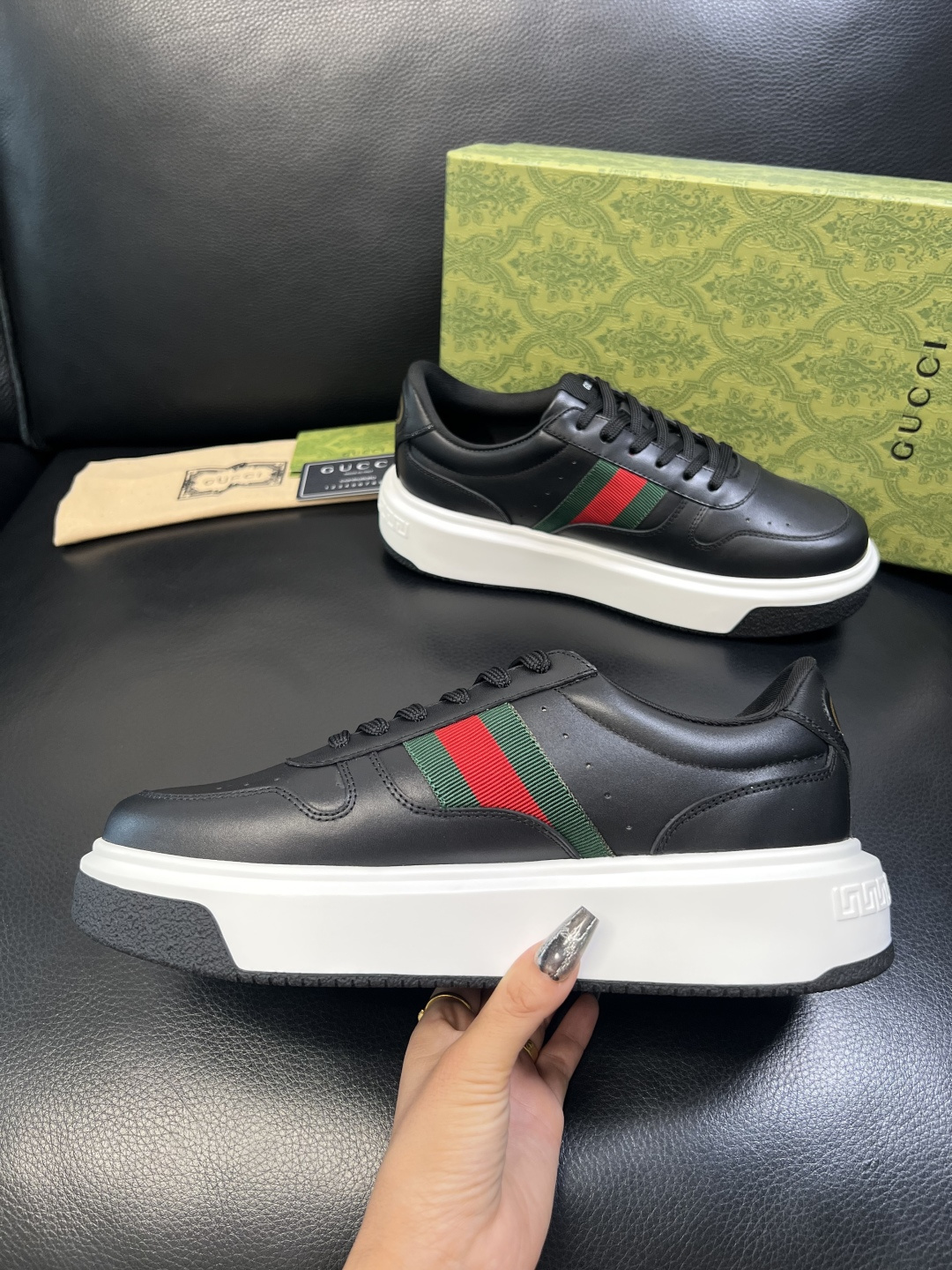 Gucci 高品质 顶级工艺品 古奇 专柜新款原厂配置，意大利进口牛皮面料，进口牛皮内里垫，透气舒适，鞋