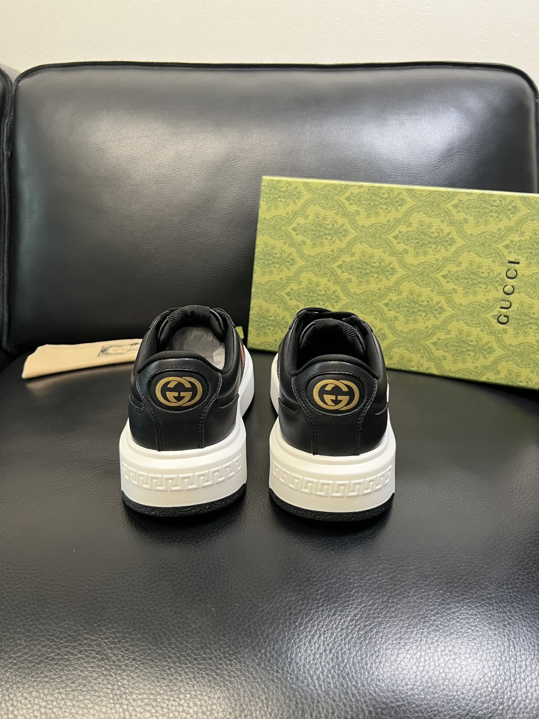 Gucci 高品质 顶级工艺品 古奇 专柜新款原厂配置，意大利进口牛皮面料，进口牛皮内里垫，透气舒适，鞋