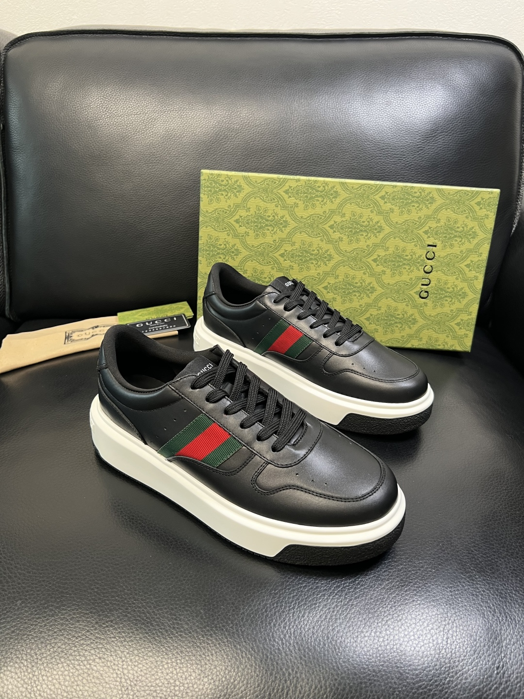 Gucci 高品质 顶级工艺品 古奇 专柜新款原厂配置，意大利进口牛皮面料，进口牛皮内里垫，透气舒适，鞋