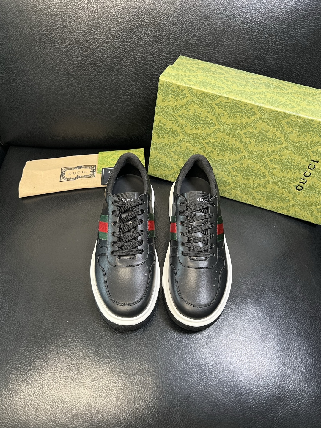 Gucci 高品质 顶级工艺品 古奇 专柜新款原厂配置，意大利进口牛皮面料，进口牛皮内里垫，透气舒适，鞋