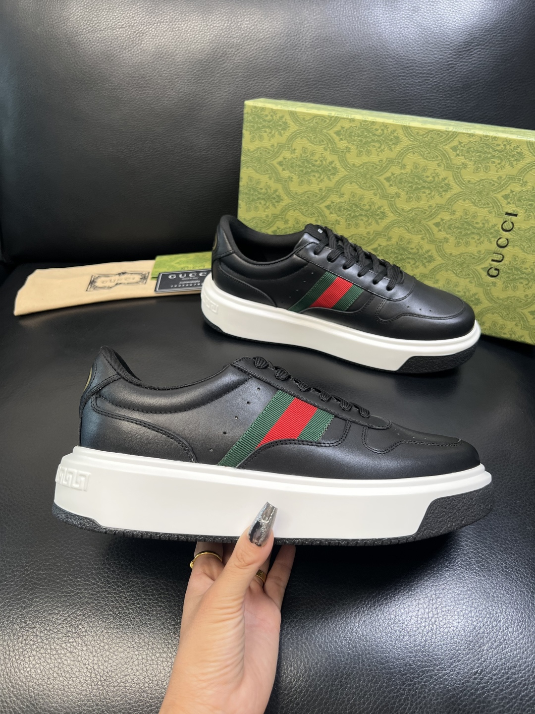 Gucci 高品质 顶级工艺品 古奇 专柜新款原厂配置，意大利进口牛皮面料，进口牛皮内里垫，透气舒适，鞋