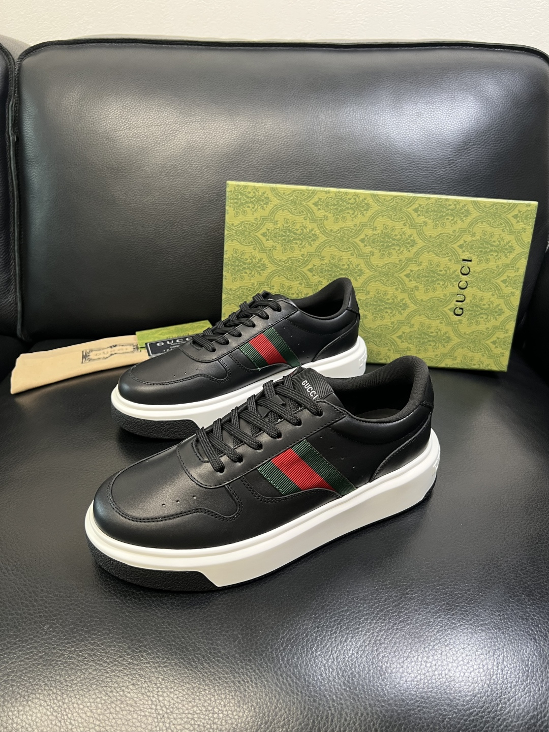 Gucci 高品质 顶级工艺品 古奇 专柜新款原厂配置，意大利进口牛皮面料，进口牛皮内里垫，透气舒适，鞋