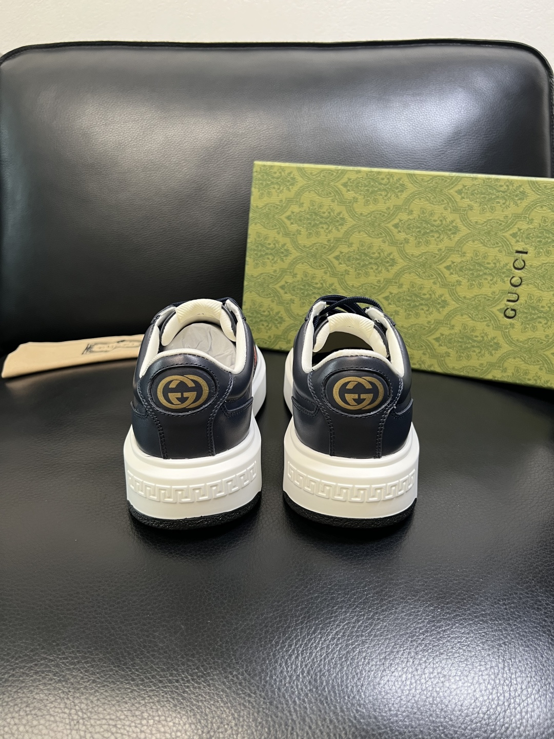 Gucci 高品质 顶级工艺品 古奇 专柜新款原厂配置，意大利进口牛皮面料，进口牛皮内里垫，透气舒适，鞋