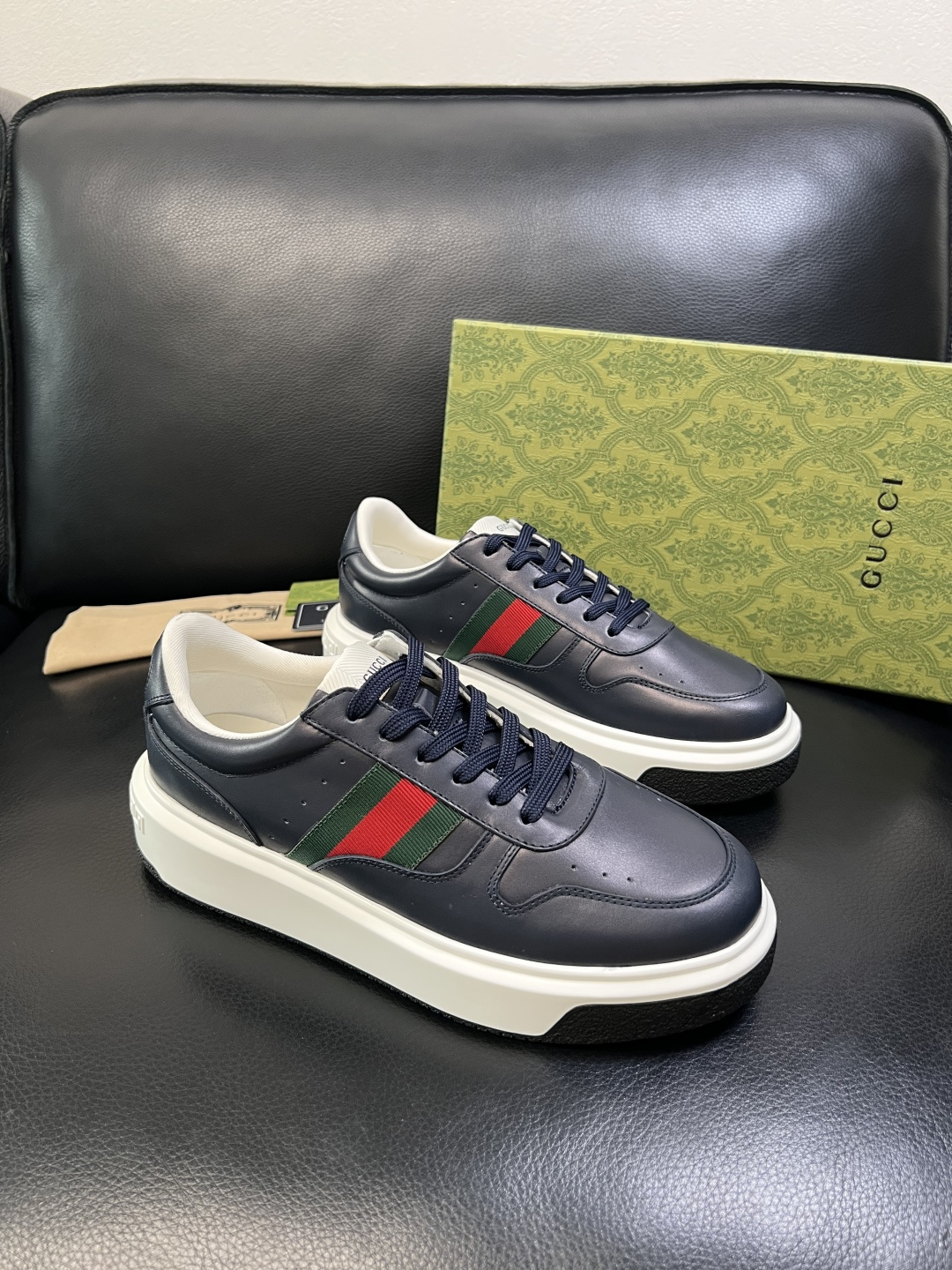 Gucci 高品质 顶级工艺品 古奇 专柜新款原厂配置，意大利进口牛皮面料，进口牛皮内里垫，透气舒适，鞋