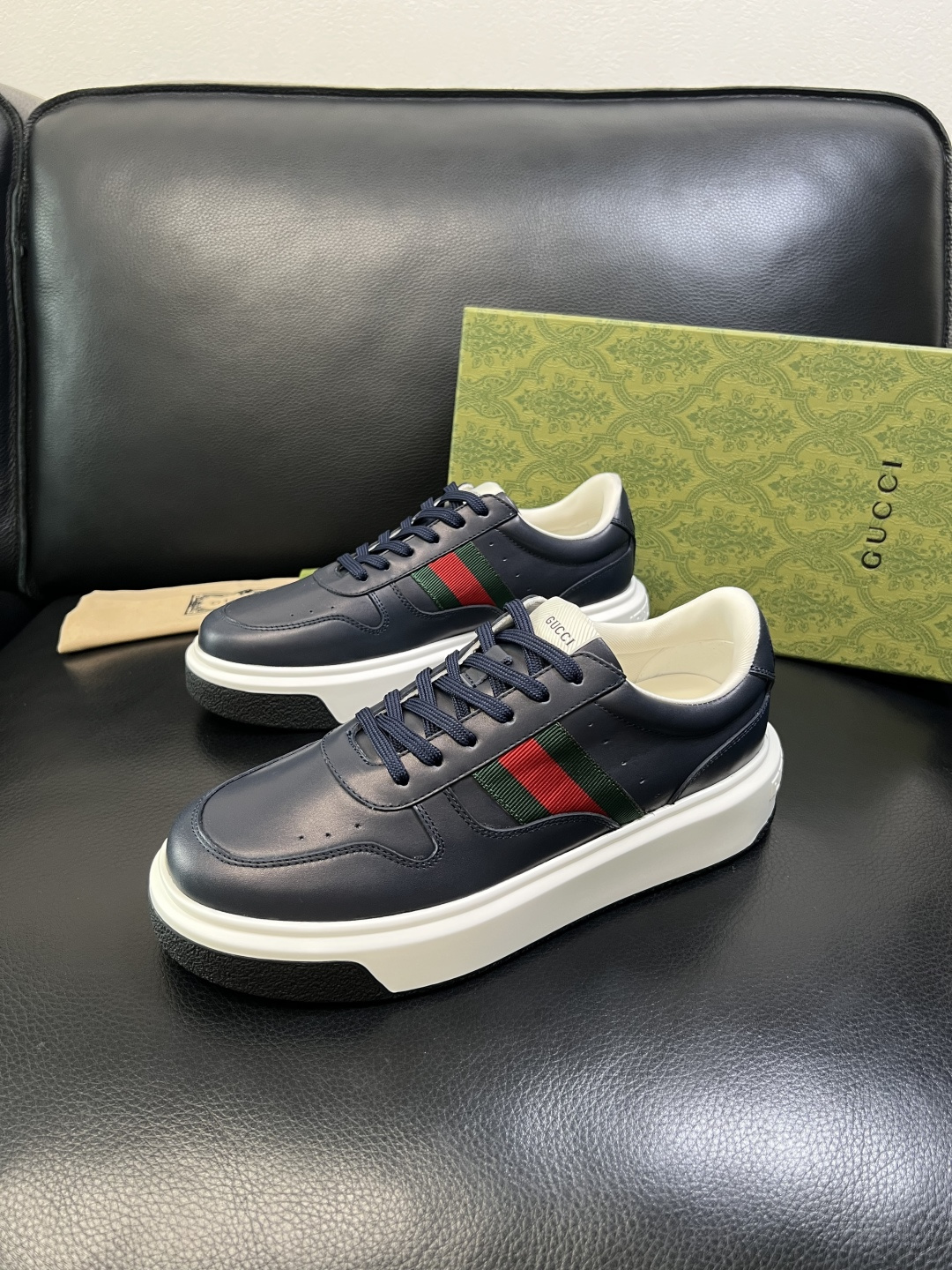 Gucci 高品质 顶级工艺品 古奇 专柜新款原厂配置，意大利进口牛皮面料，进口牛皮内里垫，透气舒适，鞋