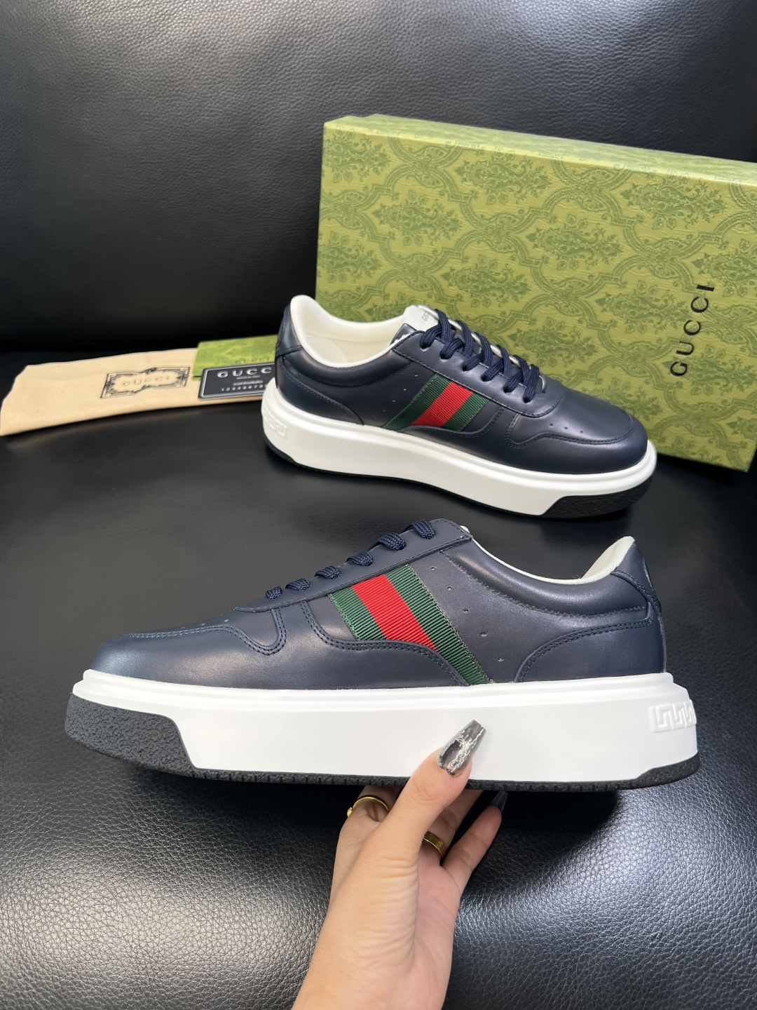Gucci 高品质 顶级工艺品 古奇 专柜新款原厂配置，意大利进口牛皮面料，进口牛皮内里垫，透气舒适，鞋