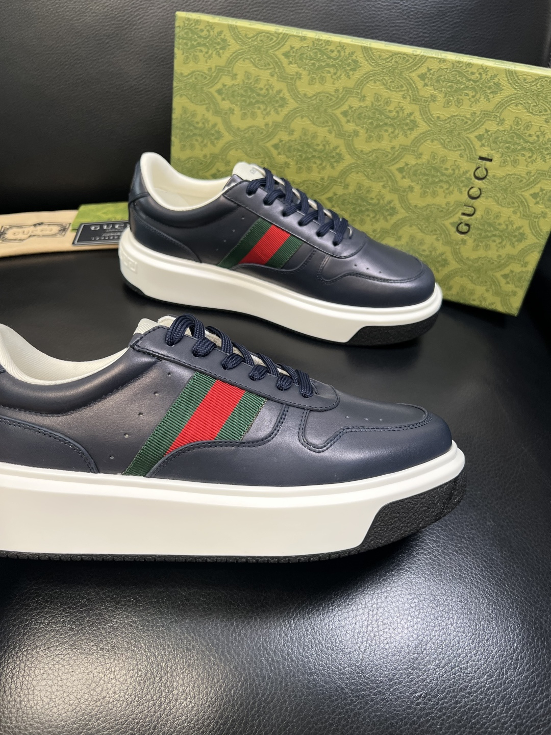 Gucci 高品质 顶级工艺品 古奇 专柜新款原厂配置，意大利进口牛皮面料，进口牛皮内里垫，透气舒适，鞋