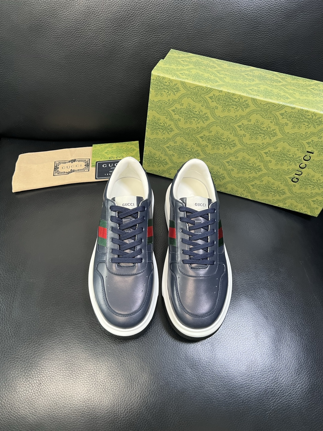 Gucci 高品质 顶级工艺品 古奇 专柜新款原厂配置，意大利进口牛皮面料，进口牛皮内里垫，透气舒适，鞋