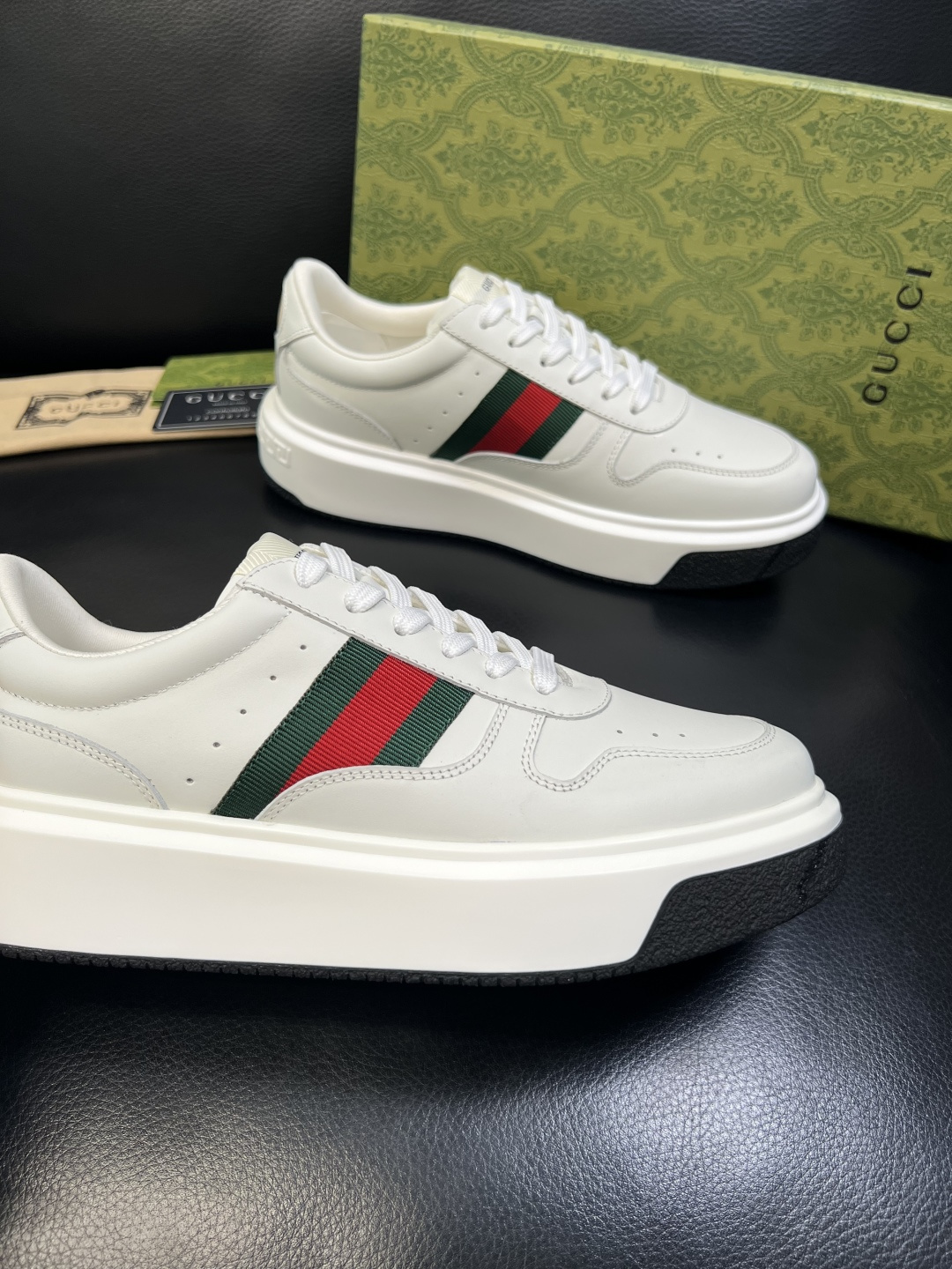 Gucci 高品质 顶级工艺品 古奇 专柜新款原厂配置，意大利进口牛皮面料，进口牛皮内里垫，透气舒适，鞋