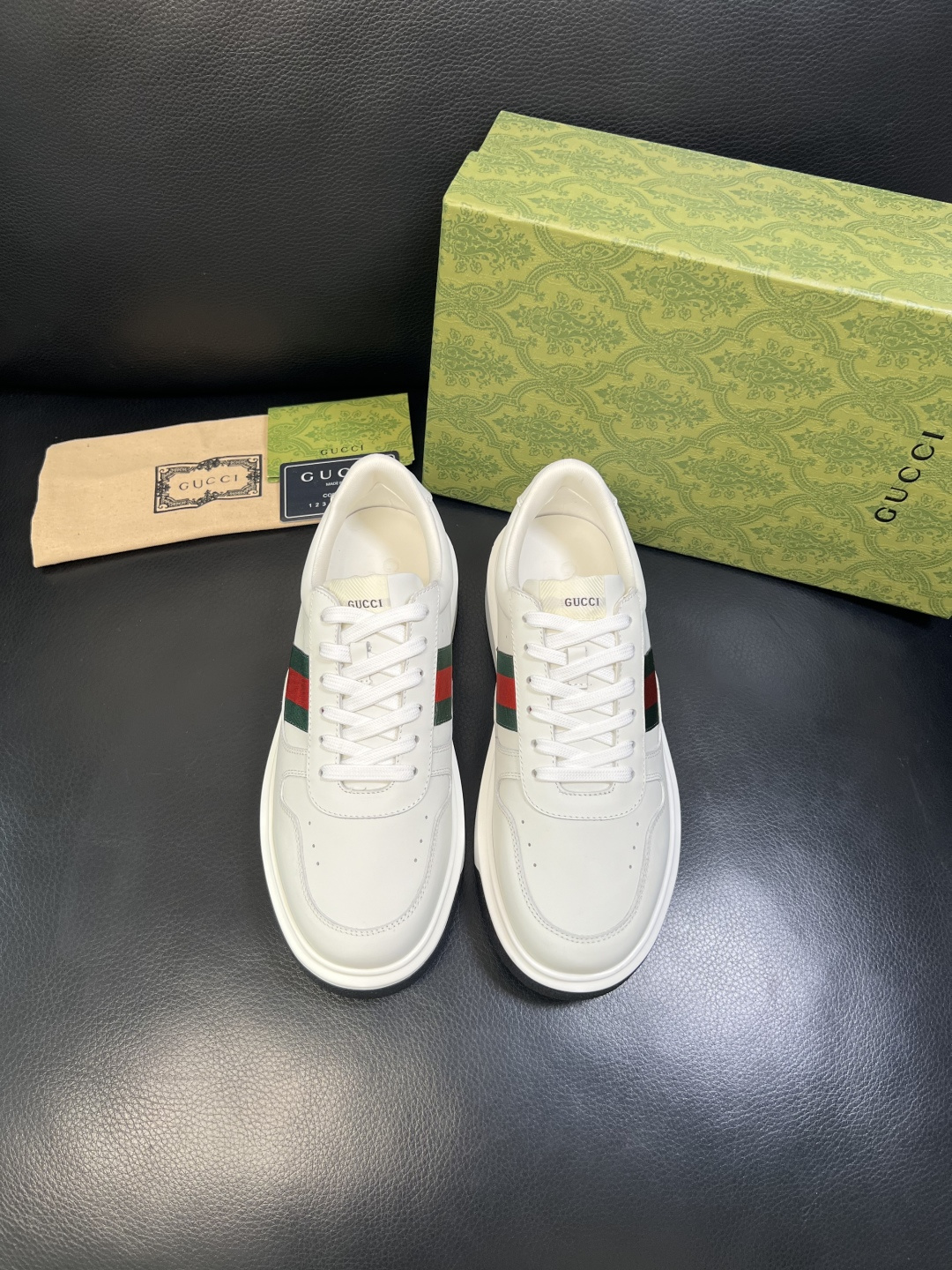 Gucci 高品质 顶级工艺品 古奇 专柜新款原厂配置，意大利进口牛皮面料，进口牛皮内里垫，透气舒适，鞋