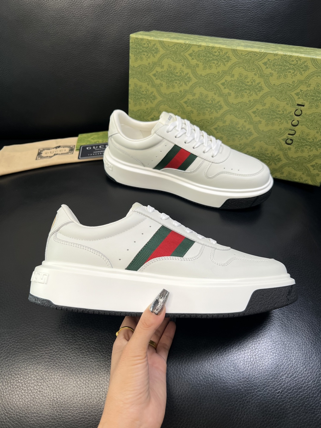 Gucci 高品质 顶级工艺品 古奇 专柜新款原厂配置，意大利进口牛皮面料，进口牛皮内里垫，透气舒适，鞋
