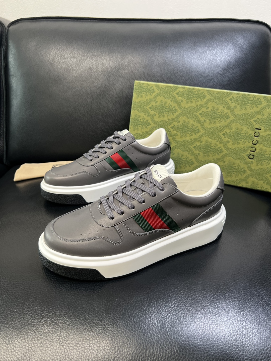 Gucci 高品质 顶级工艺品 古奇 专柜新款原厂配置，意大利进口牛皮面料，进口牛皮内里垫，透气舒适，鞋